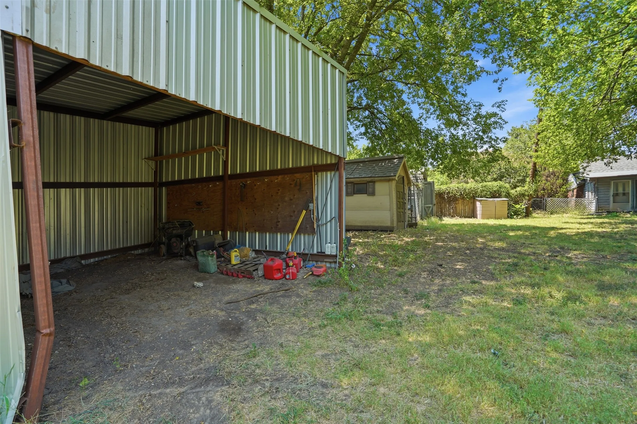 Single Family Residence For Sale in Parker County , 316 Jeri Ridge Road, Willow Park, Texas 76087, 3 Bedroom, 2 Bathroom, 2 Garage spaces, 1,789 Sqft, built in 1978, Price $499,900, mls#21364783, Real Estate Agent in Willow Park, Homes For Sale in Parker county, Homes For Sale in Willow Park, Realtor in Willow Park Texas, Real Estate Brokerage Independent Realty Texas, Luminita Cordes Realtor