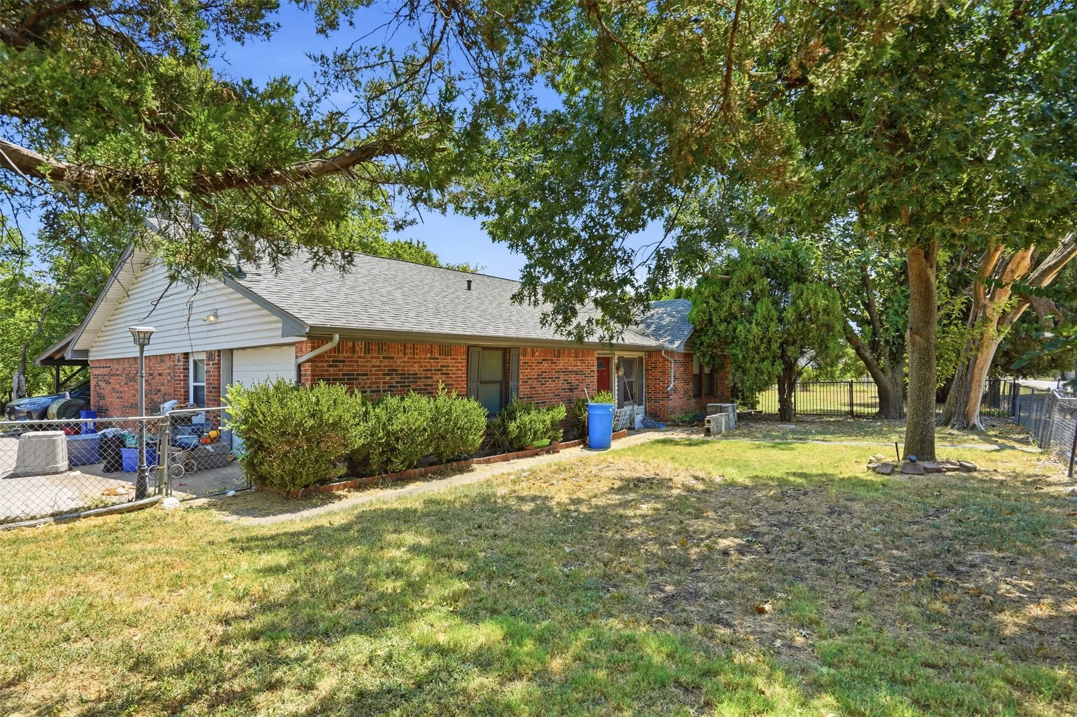 Single Family Residence For Sale in Parker County , 316 Jeri Ridge Road, Willow Park, Texas 76087, 3 Bedroom, 2 Bathroom, 2 Garage spaces, 1,789 Sqft, built in 1978, Price $499,900, mls#21364783, Real Estate Agent in Willow Park, Homes For Sale in Parker county, Homes For Sale in Willow Park, Realtor in Willow Park Texas, Real Estate Brokerage Independent Realty Texas, Luminita Cordes Realtor