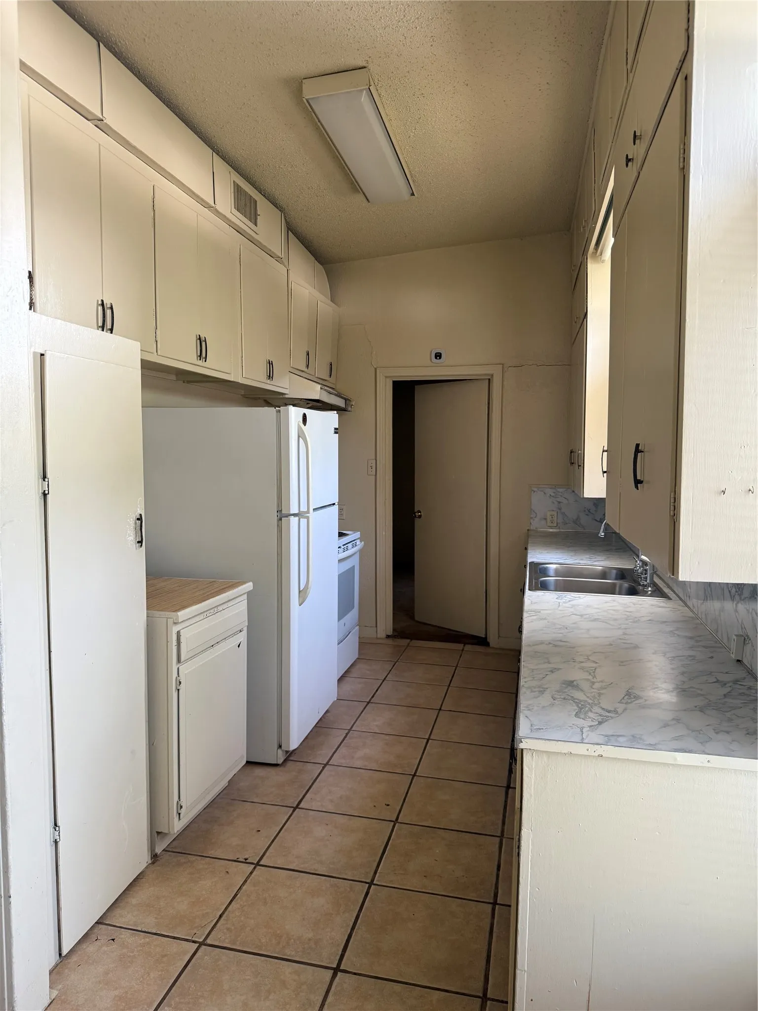 Single Family Residence For Sale in Taylor County , 849 E North 11th Street, Abilene, Texas 79601, 4 Bedroom, 2 Bathroom, Garage spaces, 1,320 Sqft, built in 1951, mls#21352310, Real Estate Agent in Abilene, Homes For Sale in Taylor county, Homes For Sale in Abilene, Realtor in Abilene Texas, Real Estate Brokerage Independent Realty Texas, Luminita Cordes Realtor