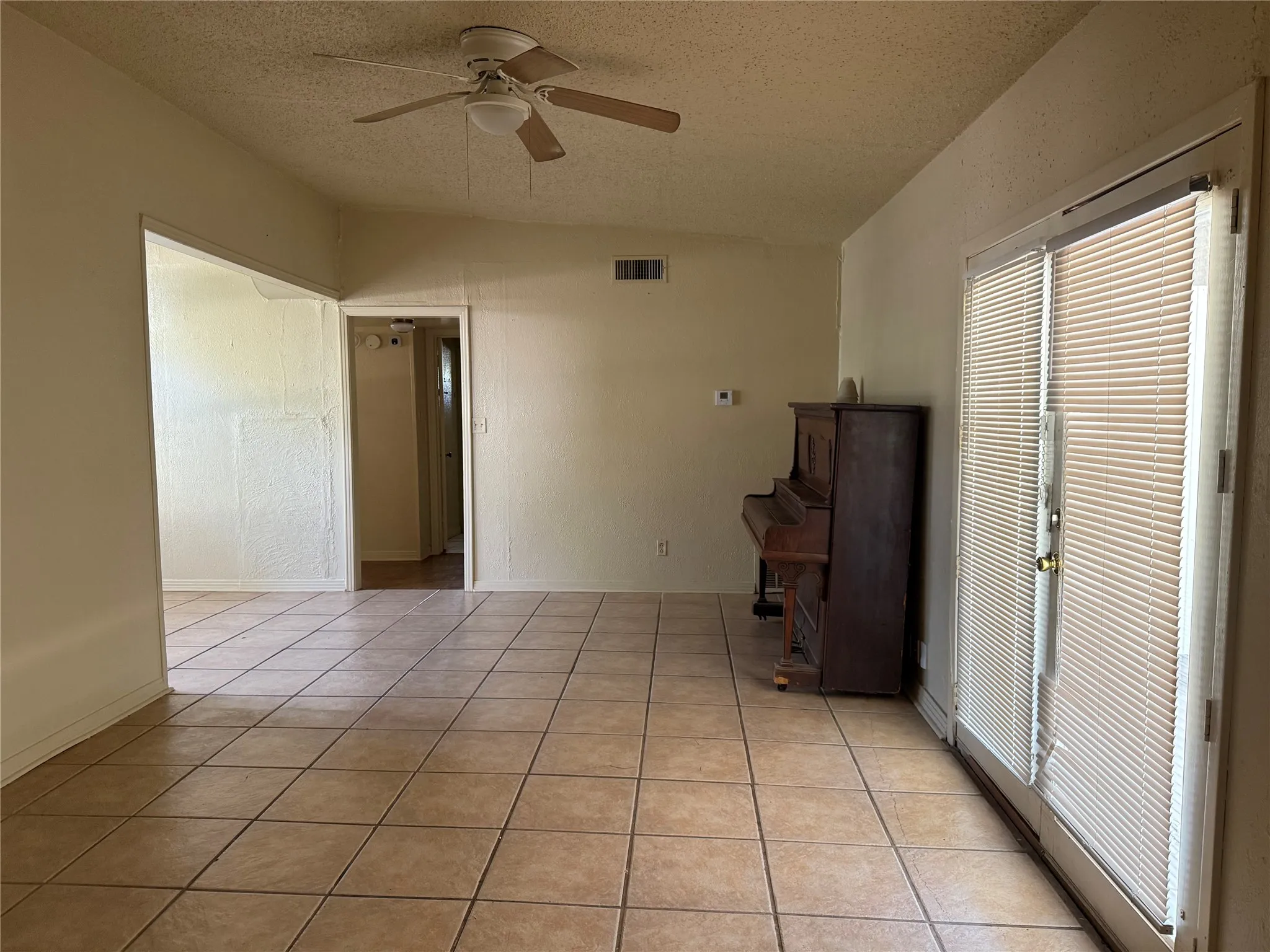 Single Family Residence For Sale in Taylor County , 849 E North 11th Street, Abilene, Texas 79601, 4 Bedroom, 2 Bathroom, Garage spaces, 1,320 Sqft, built in 1951, mls#21352310, Real Estate Agent in Abilene, Homes For Sale in Taylor county, Homes For Sale in Abilene, Realtor in Abilene Texas, Real Estate Brokerage Independent Realty Texas, Luminita Cordes Realtor