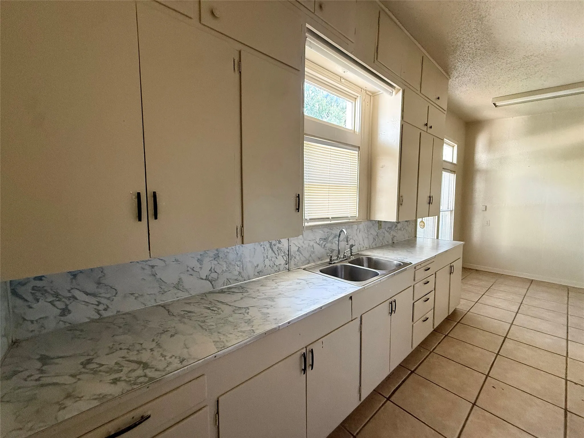 Single Family Residence For Sale in Taylor County , 849 E North 11th Street, Abilene, Texas 79601, 4 Bedroom, 2 Bathroom, Garage spaces, 1,320 Sqft, built in 1951, mls#21352310, Real Estate Agent in Abilene, Homes For Sale in Taylor county, Homes For Sale in Abilene, Realtor in Abilene Texas, Real Estate Brokerage Independent Realty Texas, Luminita Cordes Realtor