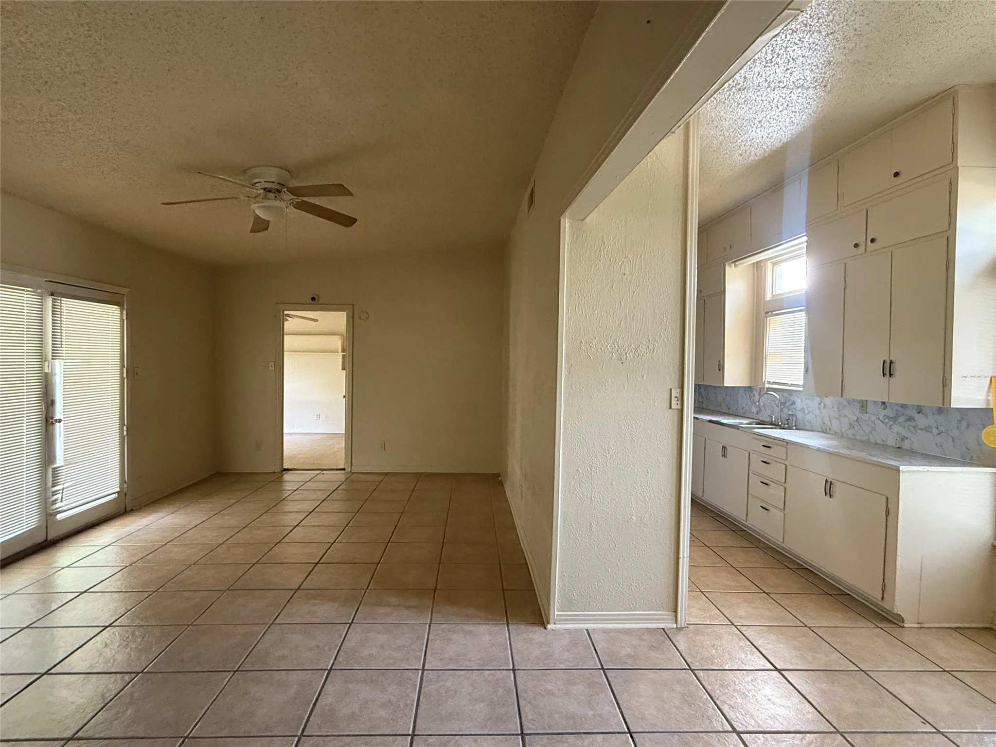 Single Family Residence For Sale in Taylor County , 849 E North 11th Street, Abilene, Texas 79601, 4 Bedroom, 2 Bathroom, Garage spaces, 1,320 Sqft, built in 1951, mls#21352310, Real Estate Agent in Abilene, Homes For Sale in Taylor county, Homes For Sale in Abilene, Realtor in Abilene Texas, Real Estate Brokerage Independent Realty Texas, Luminita Cordes Realtor