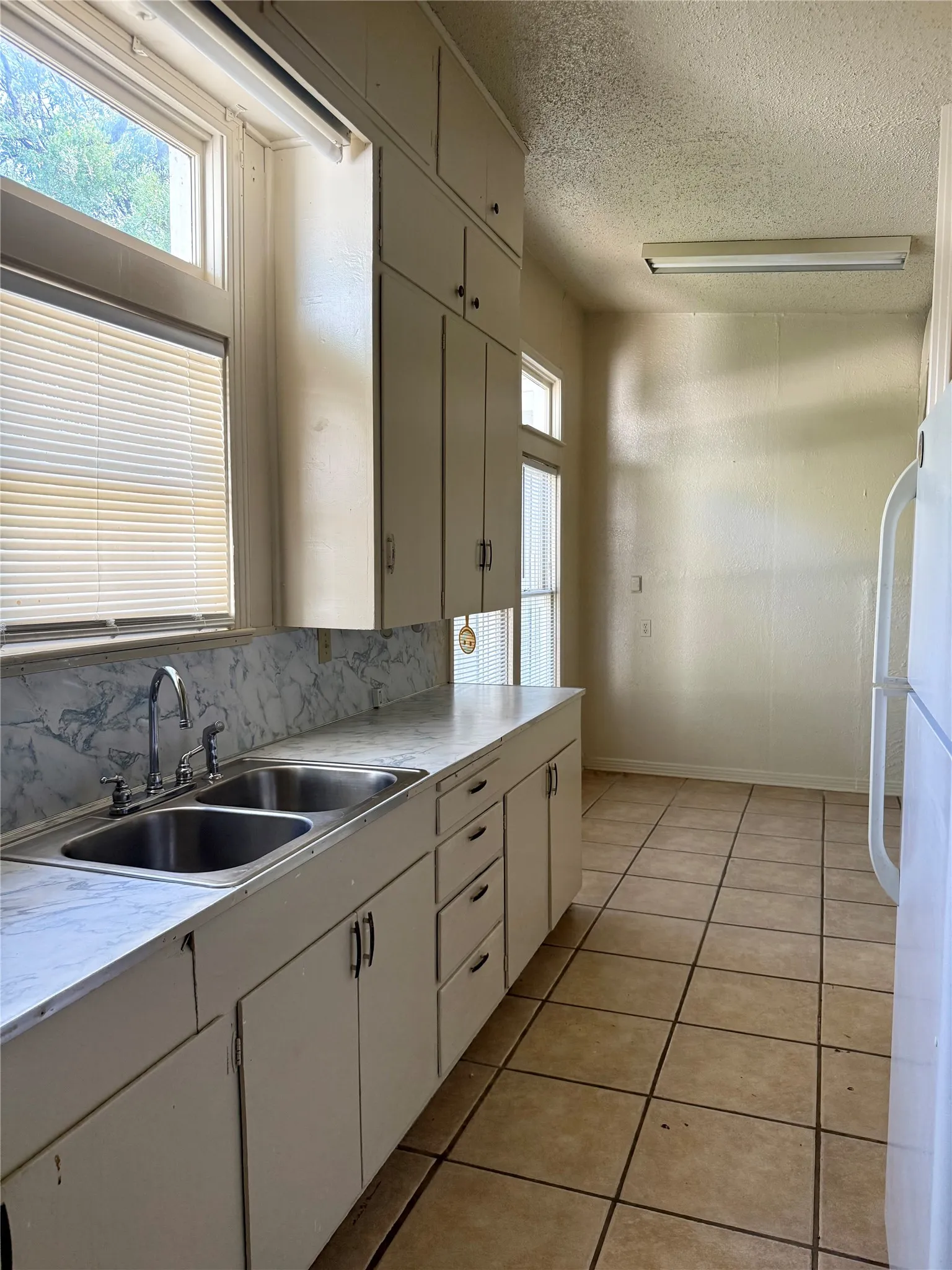 Single Family Residence For Sale in Taylor County , 849 E North 11th Street, Abilene, Texas 79601, 4 Bedroom, 2 Bathroom, Garage spaces, 1,320 Sqft, built in 1951, mls#21352310, Real Estate Agent in Abilene, Homes For Sale in Taylor county, Homes For Sale in Abilene, Realtor in Abilene Texas, Real Estate Brokerage Independent Realty Texas, Luminita Cordes Realtor