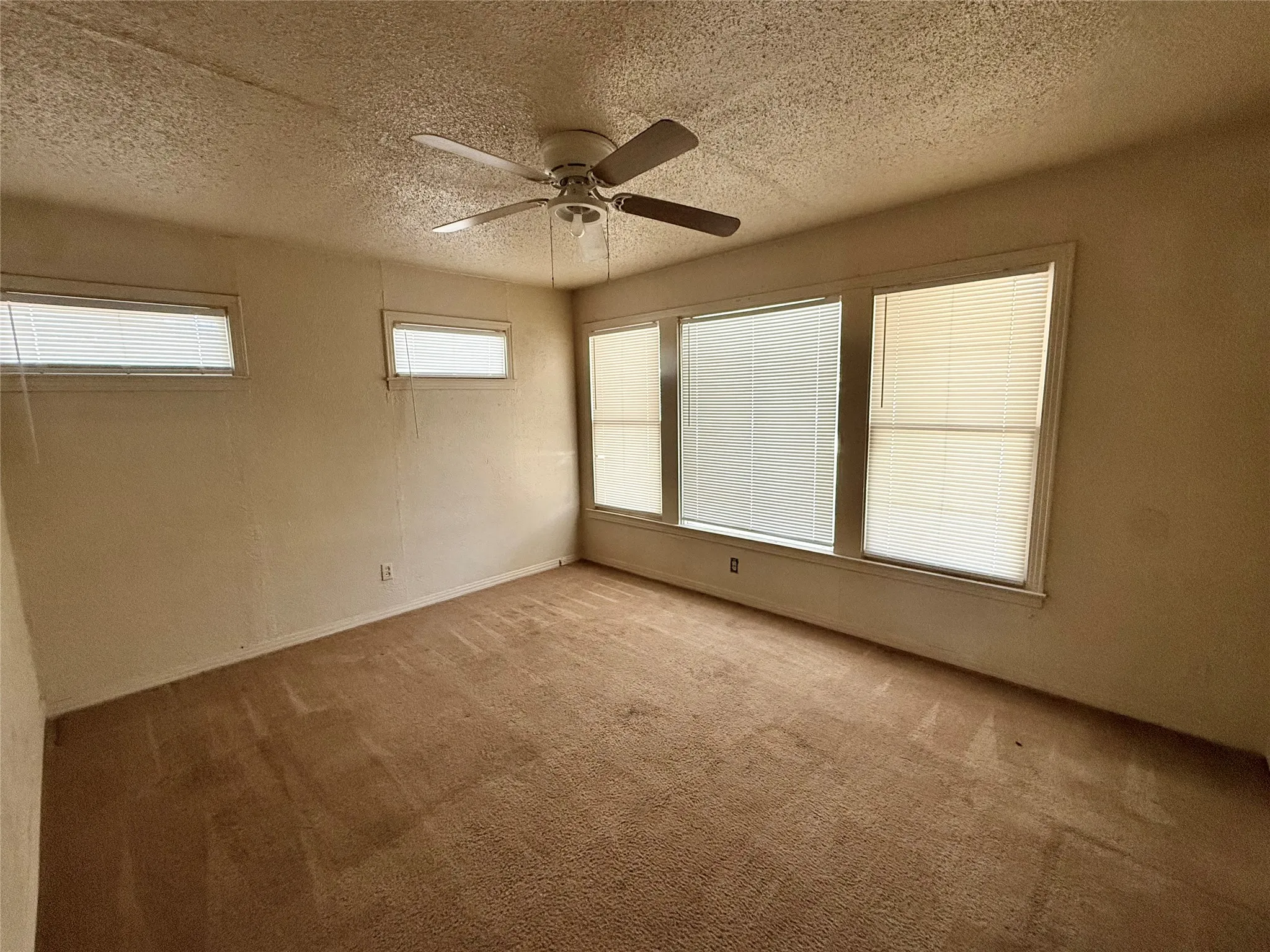 Single Family Residence For Sale in Taylor County , 849 E North 11th Street, Abilene, Texas 79601, 4 Bedroom, 2 Bathroom, Garage spaces, 1,320 Sqft, built in 1951, mls#21352310, Real Estate Agent in Abilene, Homes For Sale in Taylor county, Homes For Sale in Abilene, Realtor in Abilene Texas, Real Estate Brokerage Independent Realty Texas, Luminita Cordes Realtor