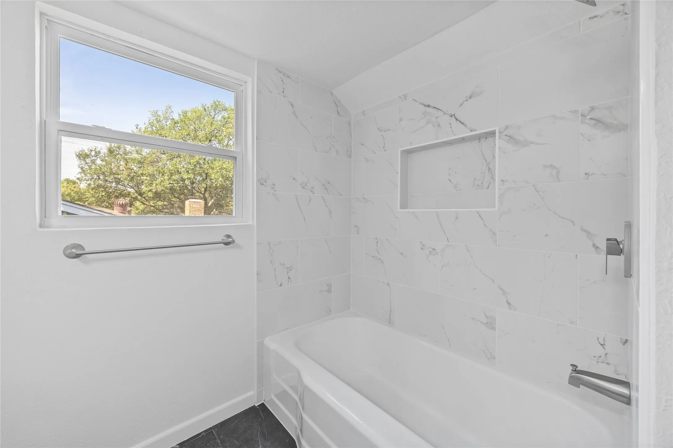 Single Family Residence For Sale in Tarrant County , 5748 Wimbleton Way, Fort Worth, Texas 76133, 4 Bedroom, 2 Bathroom, 2 Garage spaces, 2,464 Sqft, built in 1960, mls#21362406, Real Estate Agent in Fort Worth, Homes For Sale in Tarrant county, Homes For Sale in Fort Worth, Realtor in Fort Worth Texas, Real Estate Brokerage Independent Realty Texas, Luminita Cordes Realtor