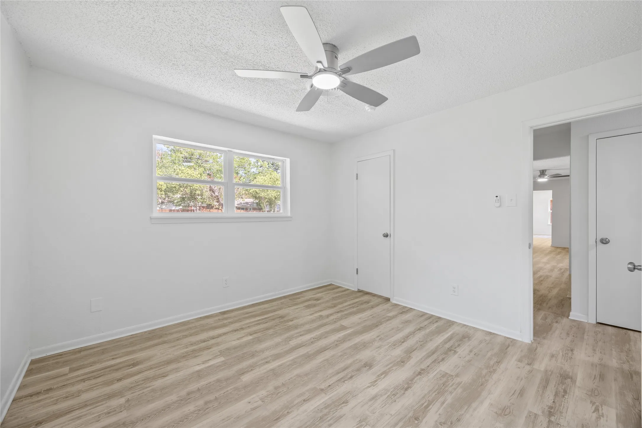 Single Family Residence For Sale in Tarrant County , 5748 Wimbleton Way, Fort Worth, Texas 76133, 4 Bedroom, 2 Bathroom, 2 Garage spaces, 2,464 Sqft, built in 1960, mls#21362406, Real Estate Agent in Fort Worth, Homes For Sale in Tarrant county, Homes For Sale in Fort Worth, Realtor in Fort Worth Texas, Real Estate Brokerage Independent Realty Texas, Luminita Cordes Realtor