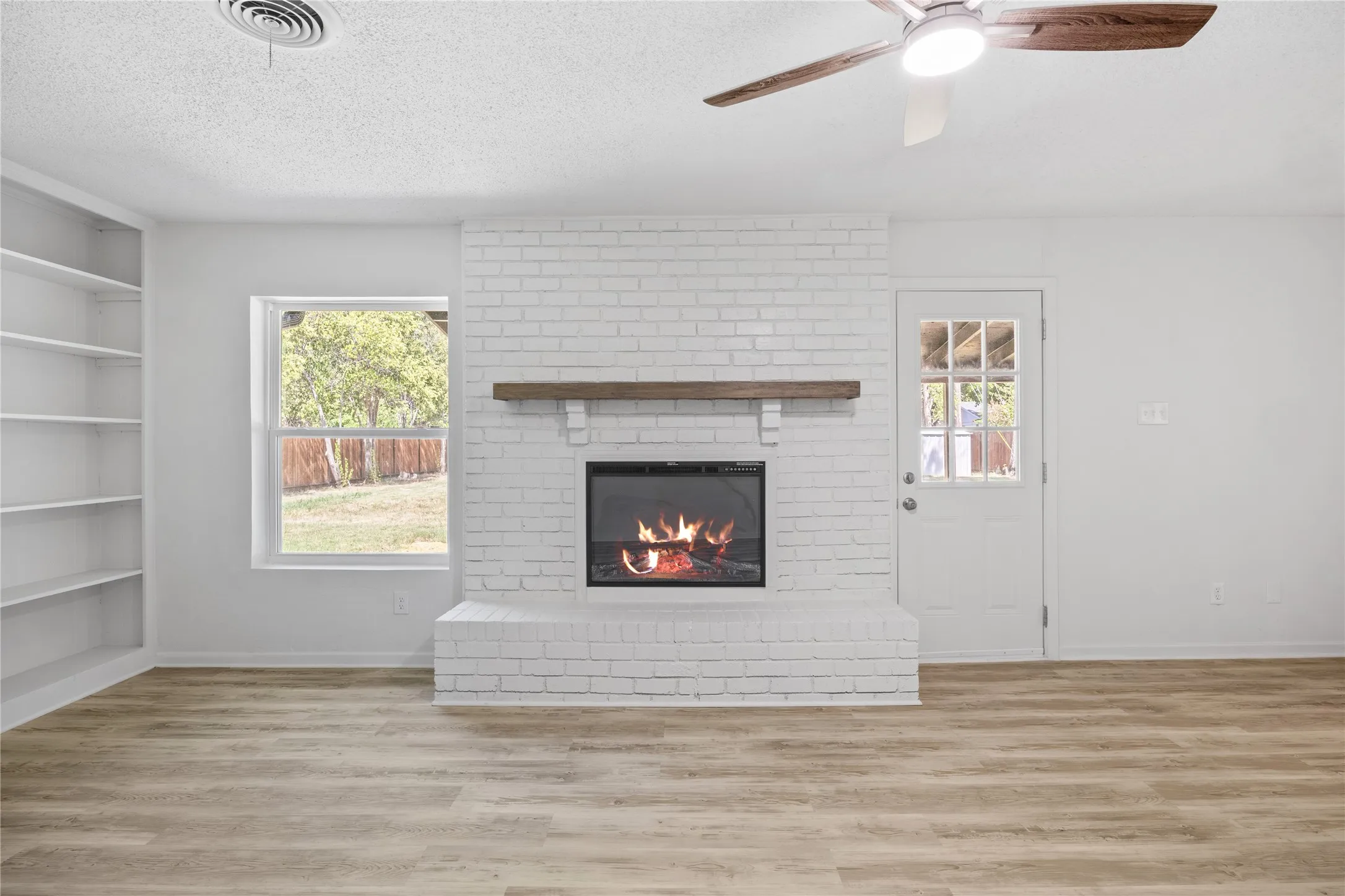 Single Family Residence For Sale in Tarrant County , 5748 Wimbleton Way, Fort Worth, Texas 76133, 4 Bedroom, 2 Bathroom, 2 Garage spaces, 2,464 Sqft, built in 1960, mls#21362406, Real Estate Agent in Fort Worth, Homes For Sale in Tarrant county, Homes For Sale in Fort Worth, Realtor in Fort Worth Texas, Real Estate Brokerage Independent Realty Texas, Luminita Cordes Realtor