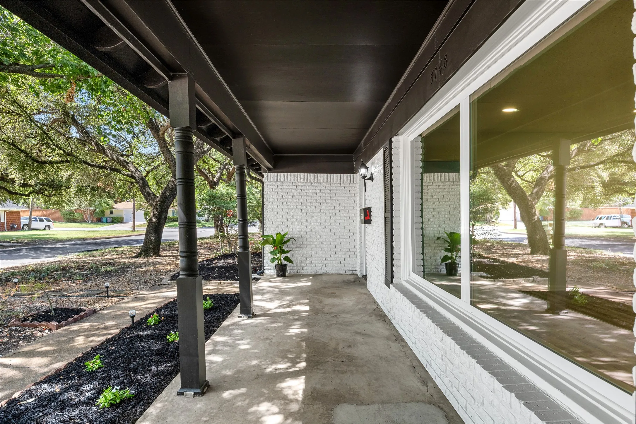 Single Family Residence For Sale in Tarrant County , 5748 Wimbleton Way, Fort Worth, Texas 76133, 4 Bedroom, 2 Bathroom, 2 Garage spaces, 2,464 Sqft, built in 1960, mls#21362406, Real Estate Agent in Fort Worth, Homes For Sale in Tarrant county, Homes For Sale in Fort Worth, Realtor in Fort Worth Texas, Real Estate Brokerage Independent Realty Texas, Luminita Cordes Realtor