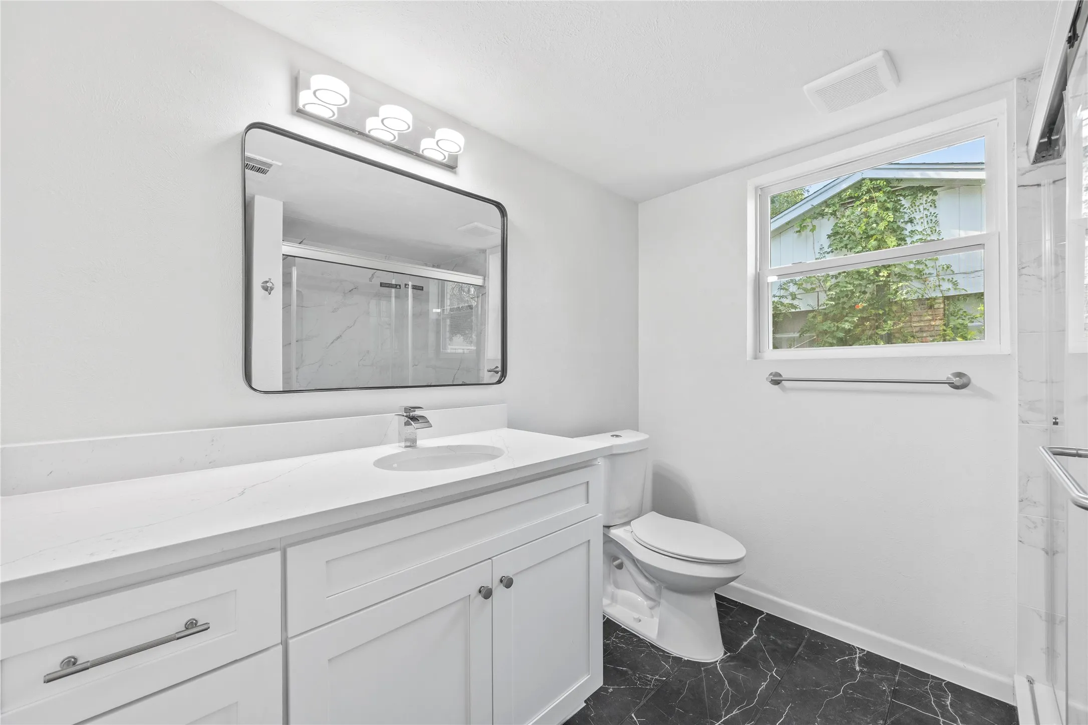 Single Family Residence For Sale in Tarrant County , 5748 Wimbleton Way, Fort Worth, Texas 76133, 4 Bedroom, 2 Bathroom, 2 Garage spaces, 2,464 Sqft, built in 1960, mls#21362406, Real Estate Agent in Fort Worth, Homes For Sale in Tarrant county, Homes For Sale in Fort Worth, Realtor in Fort Worth Texas, Real Estate Brokerage Independent Realty Texas, Luminita Cordes Realtor