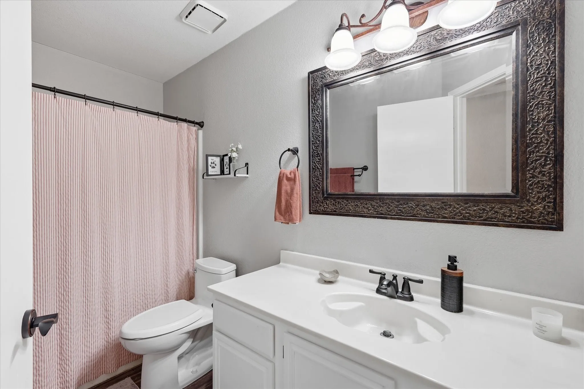 Secondary bathroom with shower tub combo.