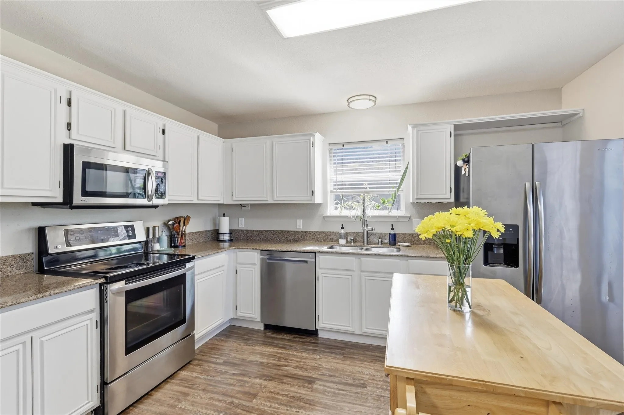 Single Family Residence For Sale in Tarrant County , 4037 Staghorn Circle N, Fort Worth, Texas 76137, 3 Bedroom, 2 Bathroom, 2 Garage spaces, 1,314 Sqft, built in 1992, mls#21363201, Real Estate Agent in Fort Worth, Homes For Sale in Tarrant county, Homes For Sale in Fort Worth, Realtor in Fort Worth Texas, Real Estate Brokerage Independent Realty Texas, Luminita Cordes Realtor