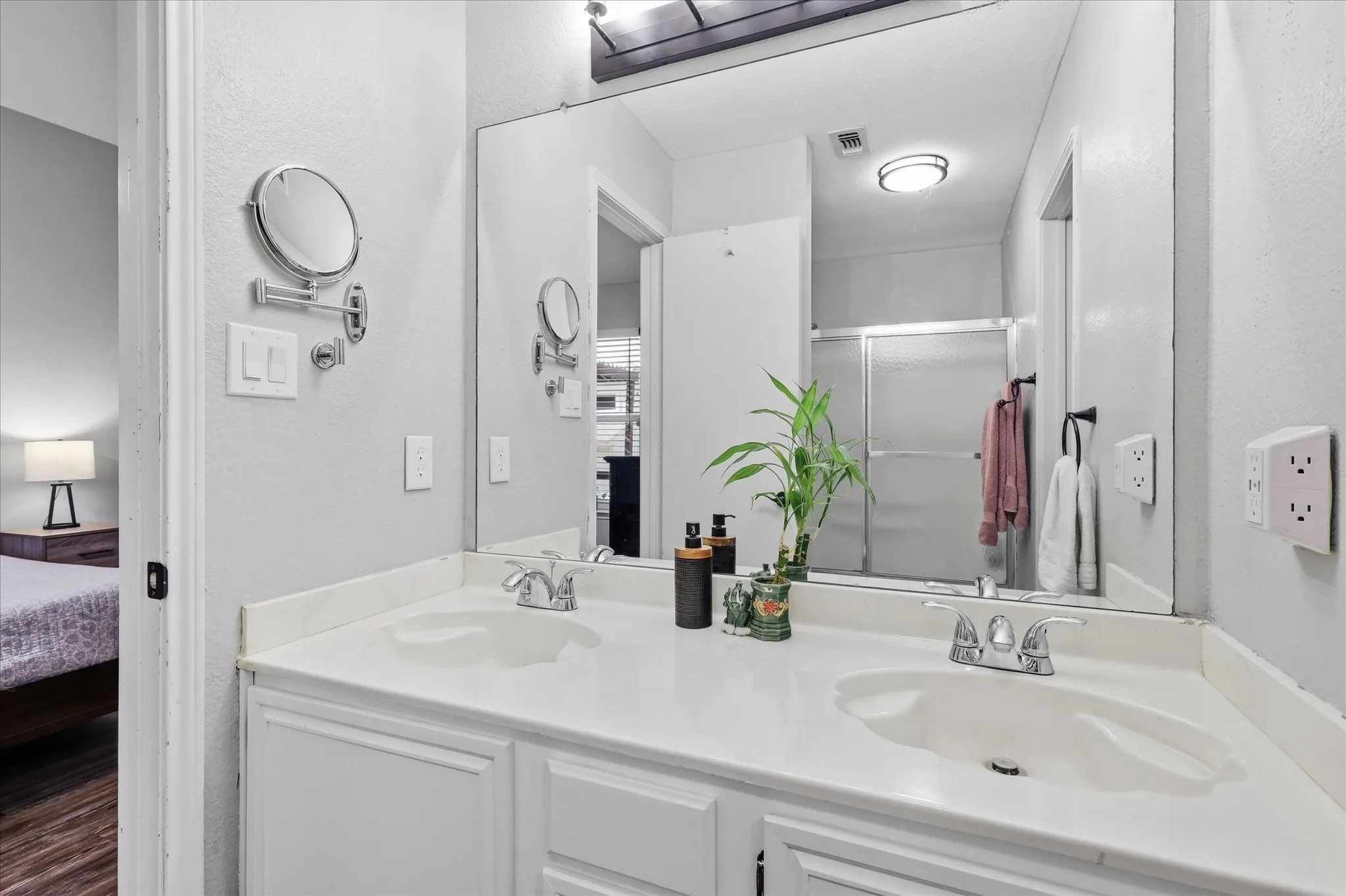 Double vanity lots of lighting.