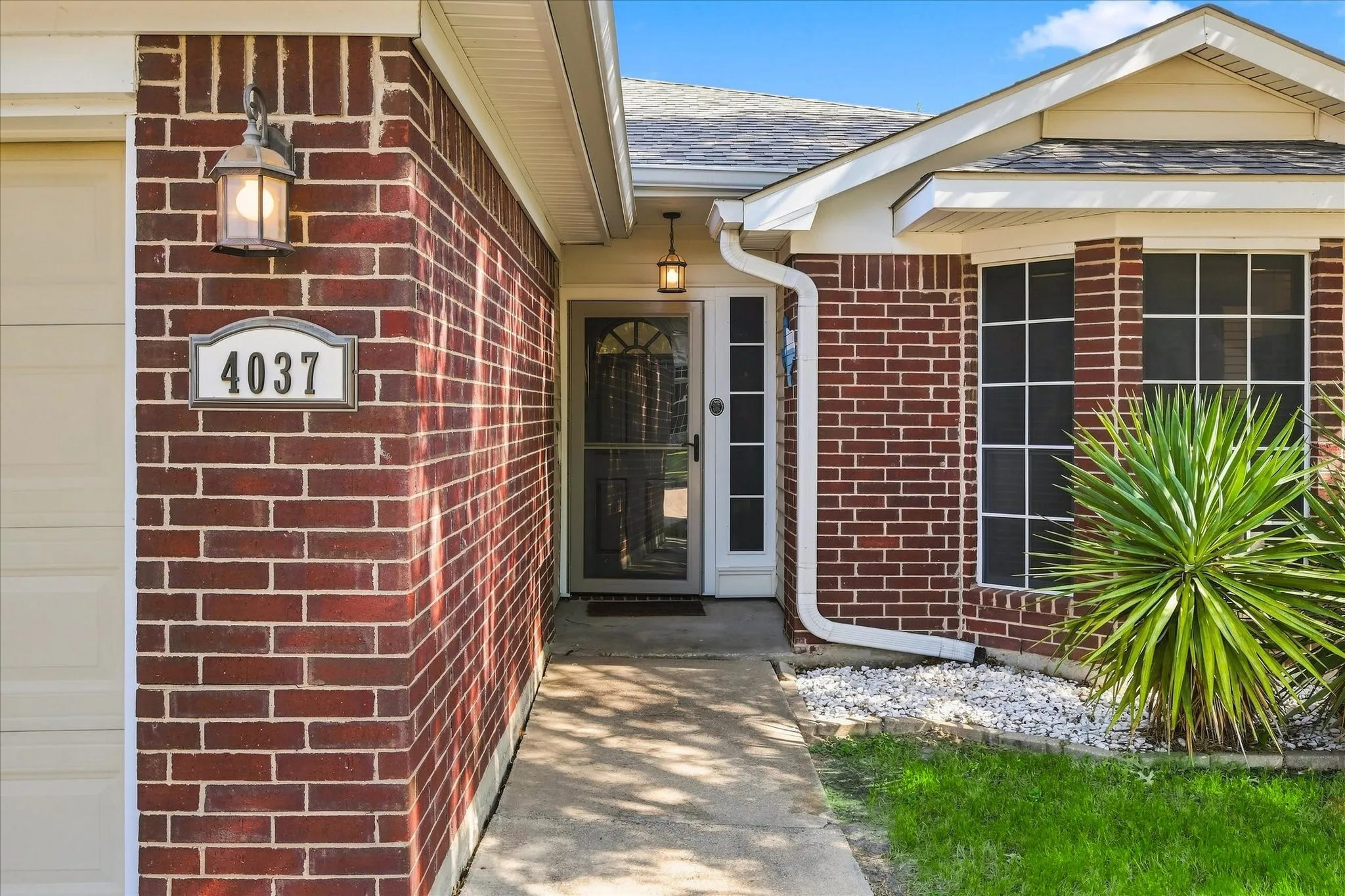 Single Family Residence For Sale in Tarrant County , 4037 Staghorn Circle N, Fort Worth, Texas 76137, 3 Bedroom, 2 Bathroom, 2 Garage spaces, 1,314 Sqft, built in 1992, mls#21363201, Real Estate Agent in Fort Worth, Homes For Sale in Tarrant county, Homes For Sale in Fort Worth, Realtor in Fort Worth Texas, Real Estate Brokerage Independent Realty Texas, Luminita Cordes Realtor