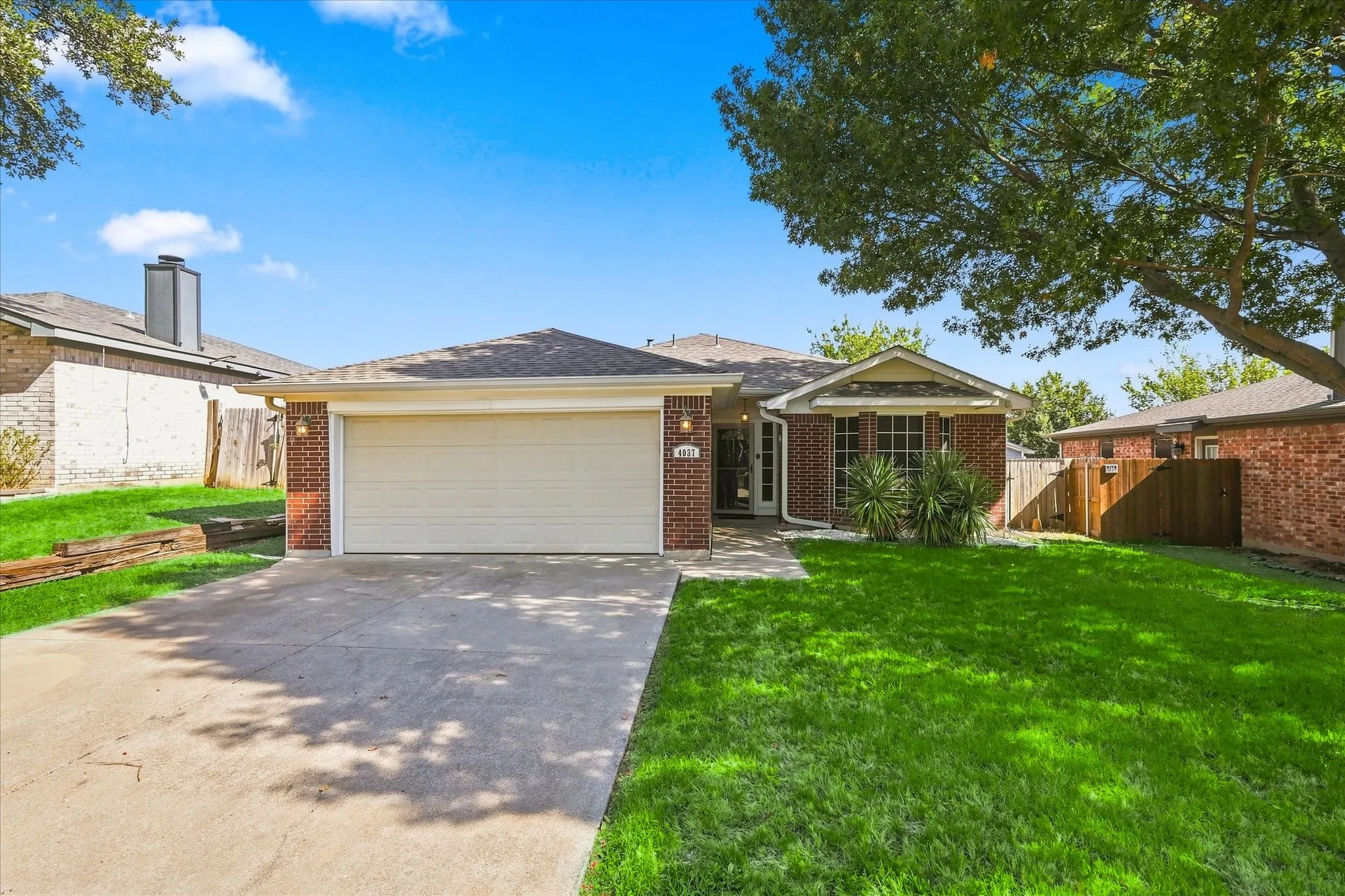 Single Family Residence For Sale in Tarrant County , 4037 Staghorn Circle N, Fort Worth, Texas 76137, 3 Bedroom, 2 Bathroom, 2 Garage spaces, 1,314 Sqft, built in 1992, mls#21363201, Real Estate Agent in Fort Worth, Homes For Sale in Tarrant county, Homes For Sale in Fort Worth, Realtor in Fort Worth Texas, Real Estate Brokerage Independent Realty Texas, Luminita Cordes Realtor