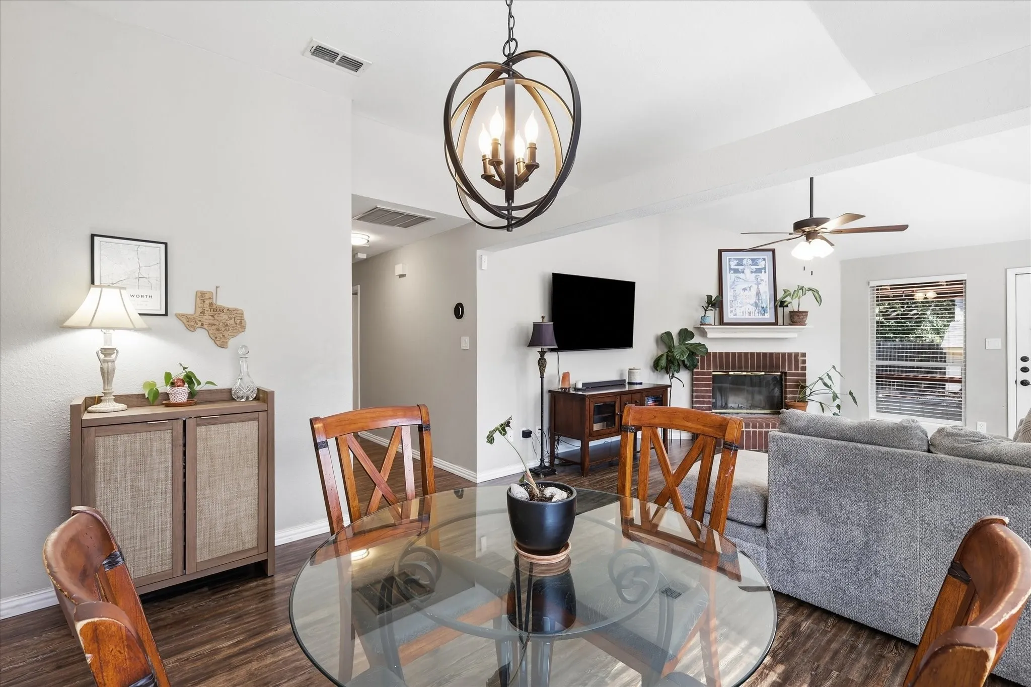 Single Family Residence For Sale in Tarrant County , 4037 Staghorn Circle N, Fort Worth, Texas 76137, 3 Bedroom, 2 Bathroom, 2 Garage spaces, 1,314 Sqft, built in 1992, mls#21363201, Real Estate Agent in Fort Worth, Homes For Sale in Tarrant county, Homes For Sale in Fort Worth, Realtor in Fort Worth Texas, Real Estate Brokerage Independent Realty Texas, Luminita Cordes Realtor