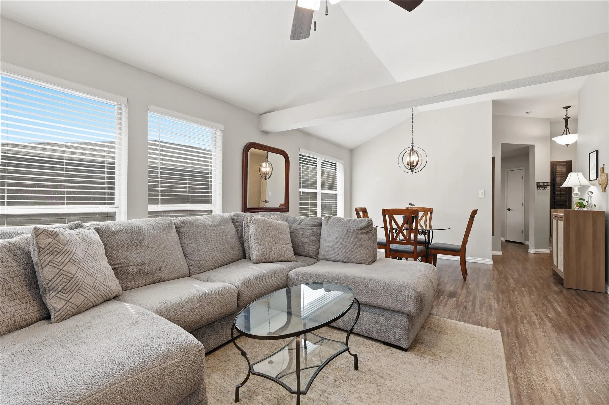 Nice open floor plan is perfect for relaxing and entertaining.