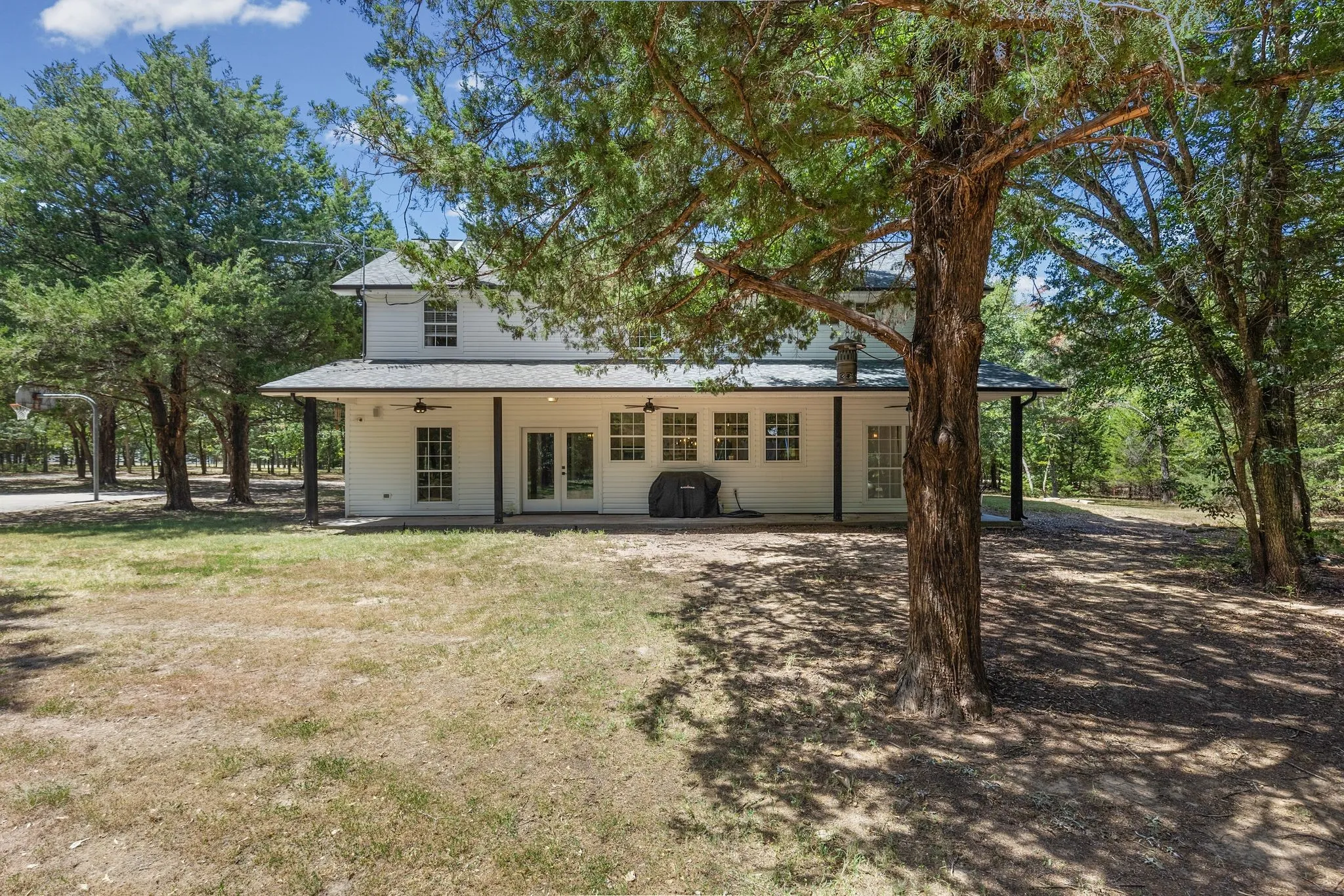 Single Family Residence For Sale in Hunt County , 10401 Holly Creek Road, Terrell, Texas 75160, 5 Bedroom, 4 Bathroom, Garage spaces, 3,576 Sqft, built in 2000, mls#21363936, Real Estate Agent in Terrell, Homes For Sale in Hunt county, Homes For Sale in Terrell, Realtor in Terrell Texas, Real Estate Brokerage Independent Realty Texas, Luminita Cordes Realtor