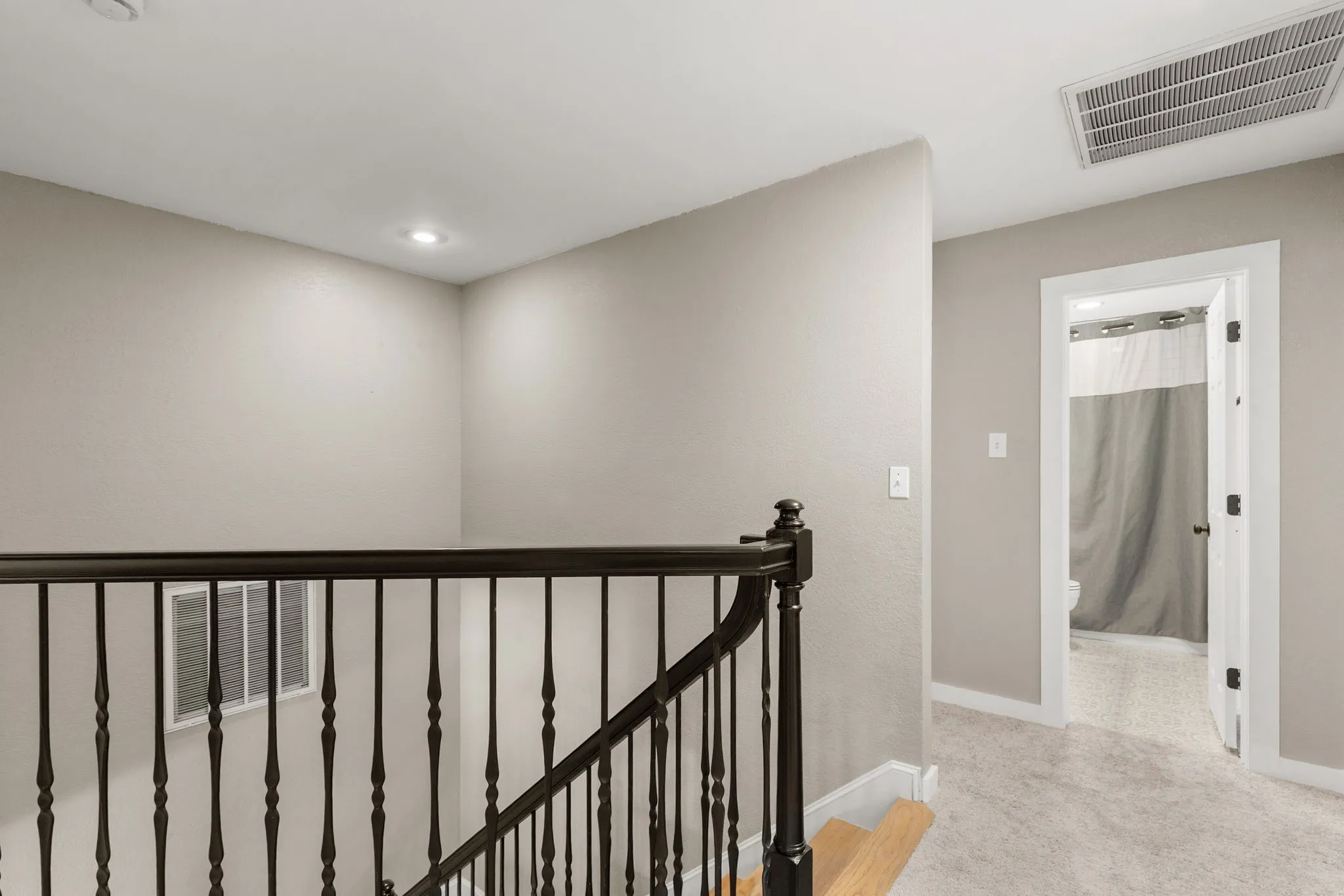 Single Family Residence For Sale in Hunt County , 10401 Holly Creek Road, Terrell, Texas 75160, 5 Bedroom, 4 Bathroom, Garage spaces, 3,576 Sqft, built in 2000, mls#21363936, Real Estate Agent in Terrell, Homes For Sale in Hunt county, Homes For Sale in Terrell, Realtor in Terrell Texas, Real Estate Brokerage Independent Realty Texas, Luminita Cordes Realtor
