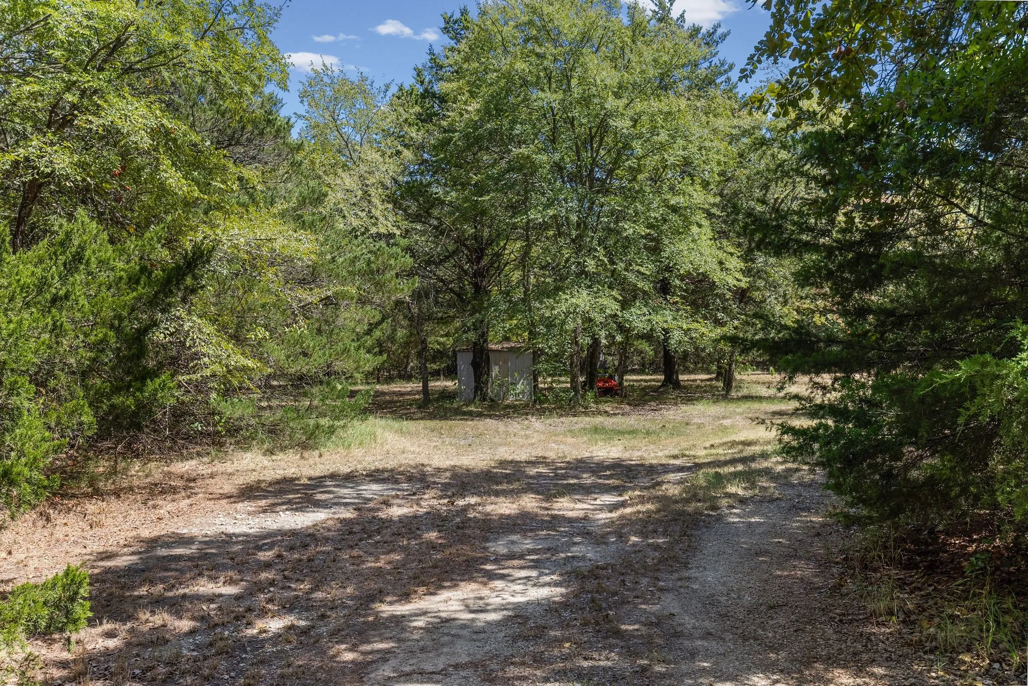 Single Family Residence For Sale in Hunt County , 10401 Holly Creek Road, Terrell, Texas 75160, 5 Bedroom, 4 Bathroom, Garage spaces, 3,576 Sqft, built in 2000, mls#21363936, Real Estate Agent in Terrell, Homes For Sale in Hunt county, Homes For Sale in Terrell, Realtor in Terrell Texas, Real Estate Brokerage Independent Realty Texas, Luminita Cordes Realtor