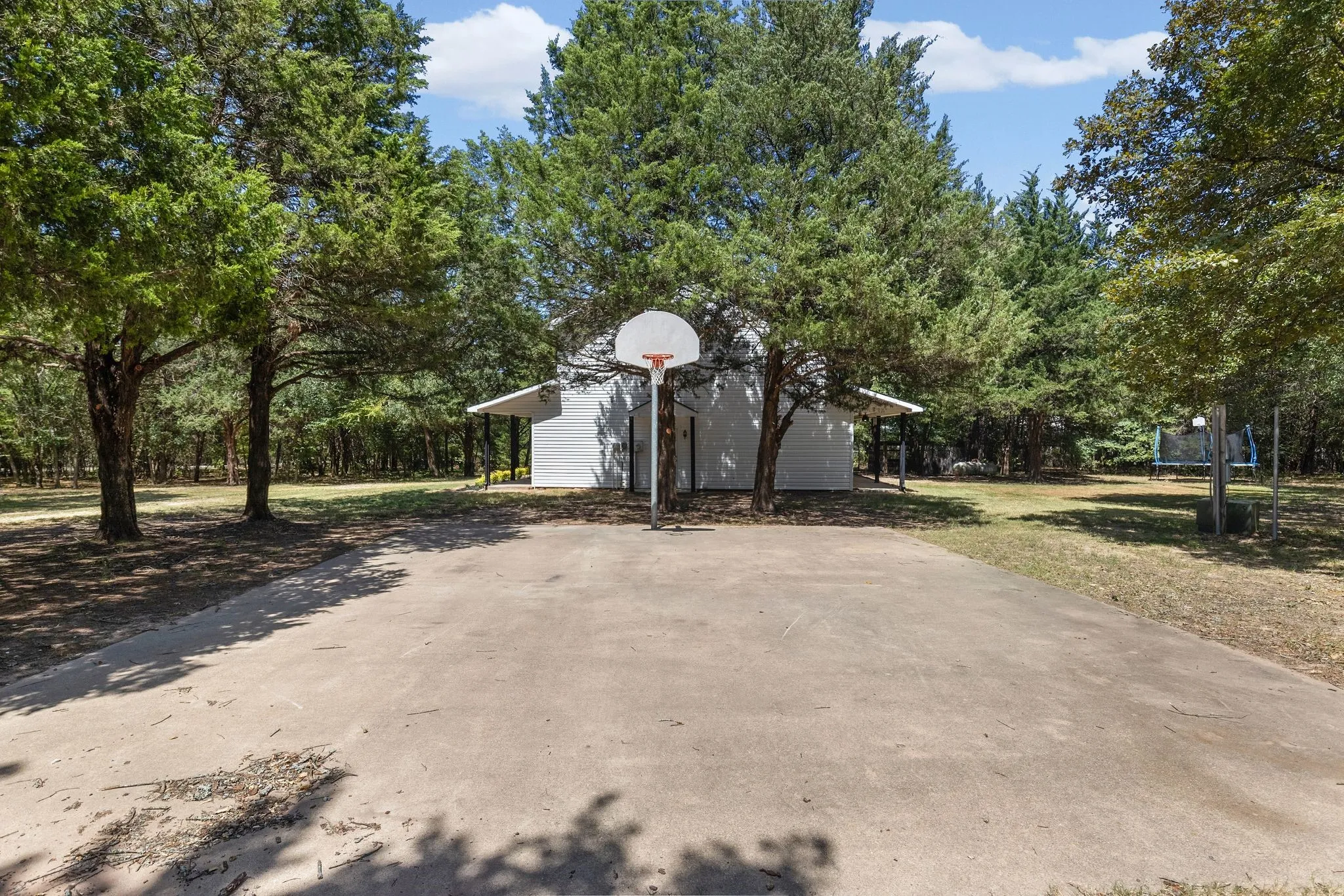 Single Family Residence For Sale in Hunt County , 10401 Holly Creek Road, Terrell, Texas 75160, 5 Bedroom, 4 Bathroom, Garage spaces, 3,576 Sqft, built in 2000, mls#21363936, Real Estate Agent in Terrell, Homes For Sale in Hunt county, Homes For Sale in Terrell, Realtor in Terrell Texas, Real Estate Brokerage Independent Realty Texas, Luminita Cordes Realtor