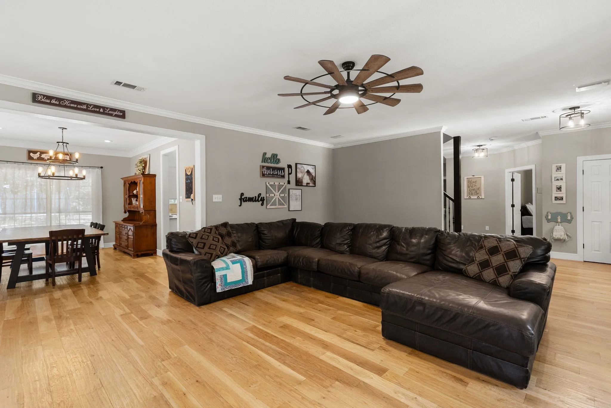 Single Family Residence For Sale in Hunt County , 10401 Holly Creek Road, Terrell, Texas 75160, 5 Bedroom, 4 Bathroom, Garage spaces, 3,576 Sqft, built in 2000, mls#21363936, Real Estate Agent in Terrell, Homes For Sale in Hunt county, Homes For Sale in Terrell, Realtor in Terrell Texas, Real Estate Brokerage Independent Realty Texas, Luminita Cordes Realtor