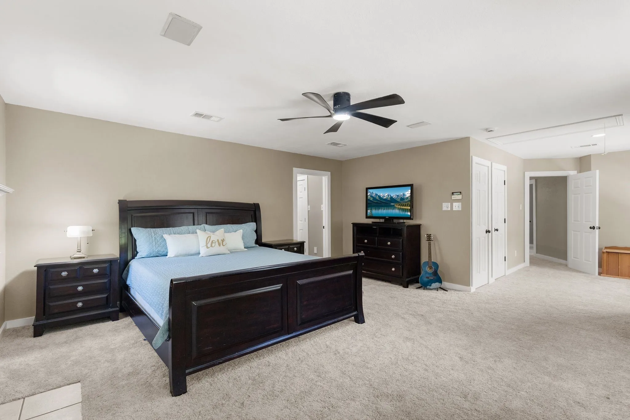 Single Family Residence For Sale in Hunt County , 10401 Holly Creek Road, Terrell, Texas 75160, 5 Bedroom, 4 Bathroom, Garage spaces, 3,576 Sqft, built in 2000, mls#21363936, Real Estate Agent in Terrell, Homes For Sale in Hunt county, Homes For Sale in Terrell, Realtor in Terrell Texas, Real Estate Brokerage Independent Realty Texas, Luminita Cordes Realtor