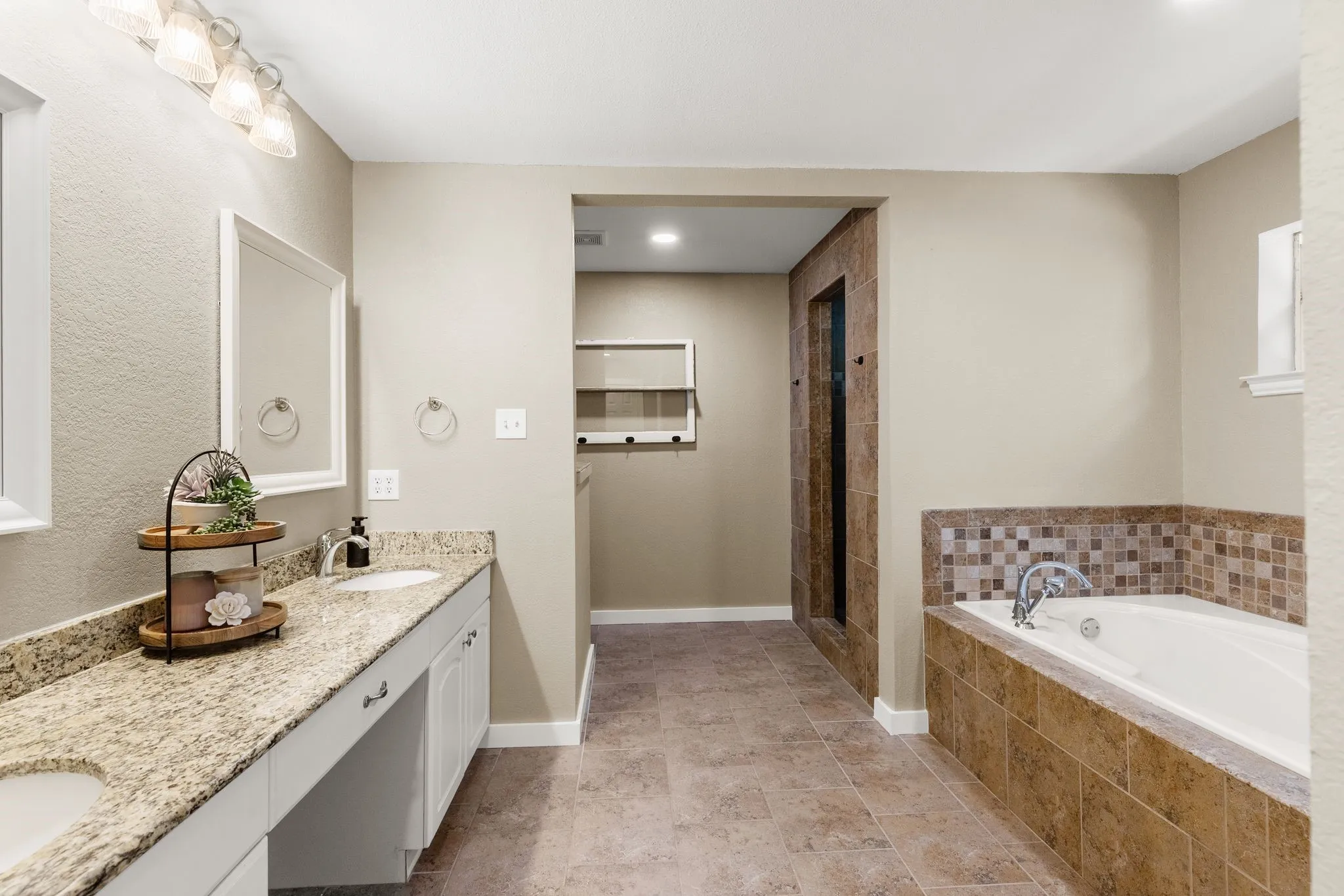 Single Family Residence For Sale in Hunt County , 10401 Holly Creek Road, Terrell, Texas 75160, 5 Bedroom, 4 Bathroom, Garage spaces, 3,576 Sqft, built in 2000, mls#21363936, Real Estate Agent in Terrell, Homes For Sale in Hunt county, Homes For Sale in Terrell, Realtor in Terrell Texas, Real Estate Brokerage Independent Realty Texas, Luminita Cordes Realtor
