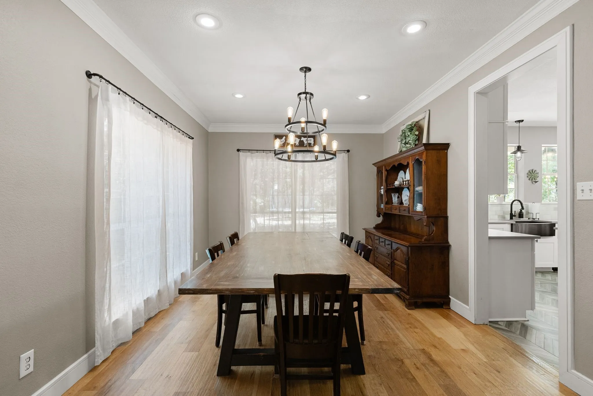Single Family Residence For Sale in Hunt County , 10401 Holly Creek Road, Terrell, Texas 75160, 5 Bedroom, 4 Bathroom, Garage spaces, 3,576 Sqft, built in 2000, mls#21363936, Real Estate Agent in Terrell, Homes For Sale in Hunt county, Homes For Sale in Terrell, Realtor in Terrell Texas, Real Estate Brokerage Independent Realty Texas, Luminita Cordes Realtor