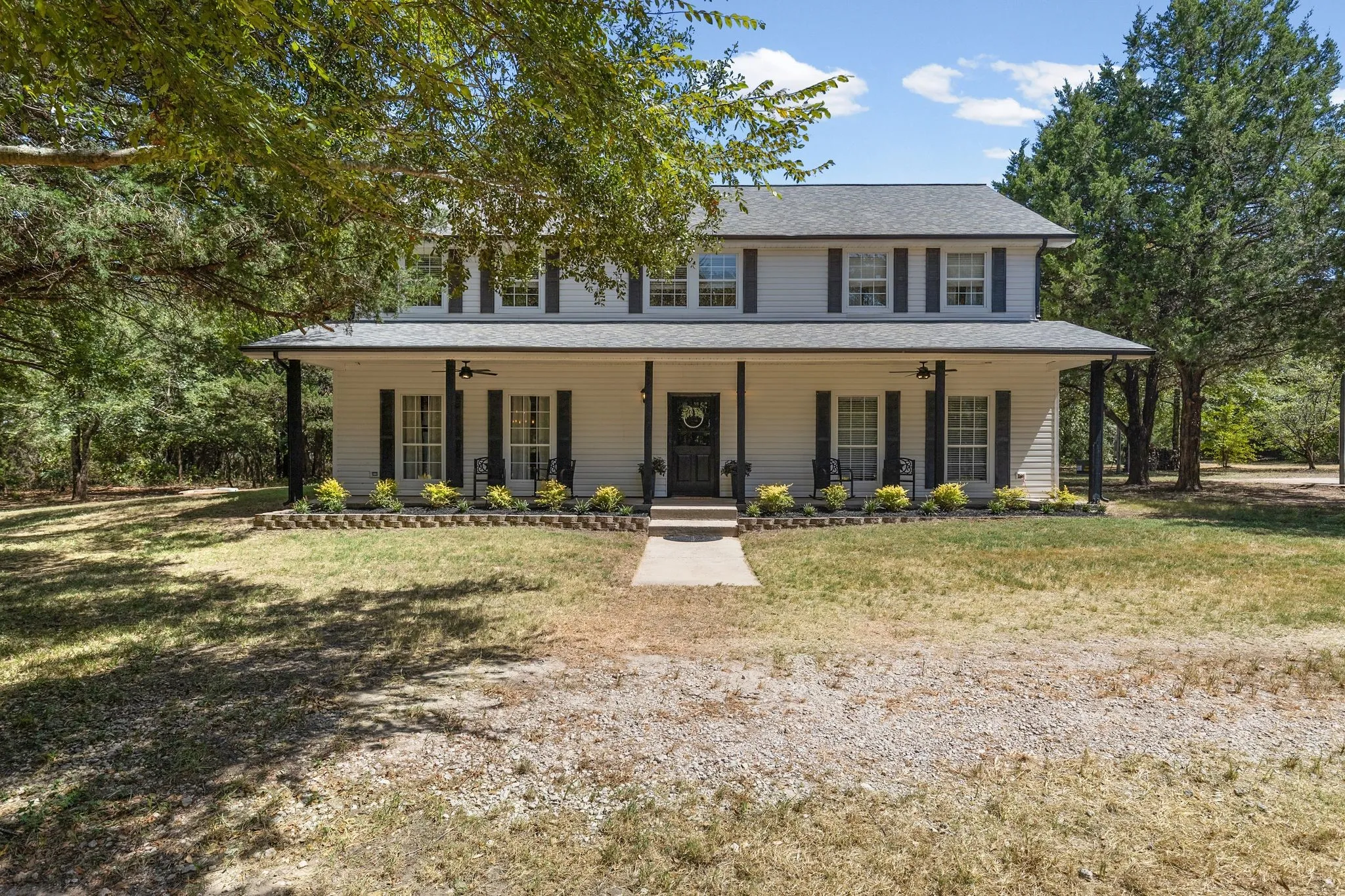 Single Family Residence For Sale in Hunt County , 10401 Holly Creek Road, Terrell, Texas 75160, 5 Bedroom, 4 Bathroom, Garage spaces, 3,576 Sqft, built in 2000, mls#21363936, Real Estate Agent in Terrell, Homes For Sale in Hunt county, Homes For Sale in Terrell, Realtor in Terrell Texas, Real Estate Brokerage Independent Realty Texas, Luminita Cordes Realtor