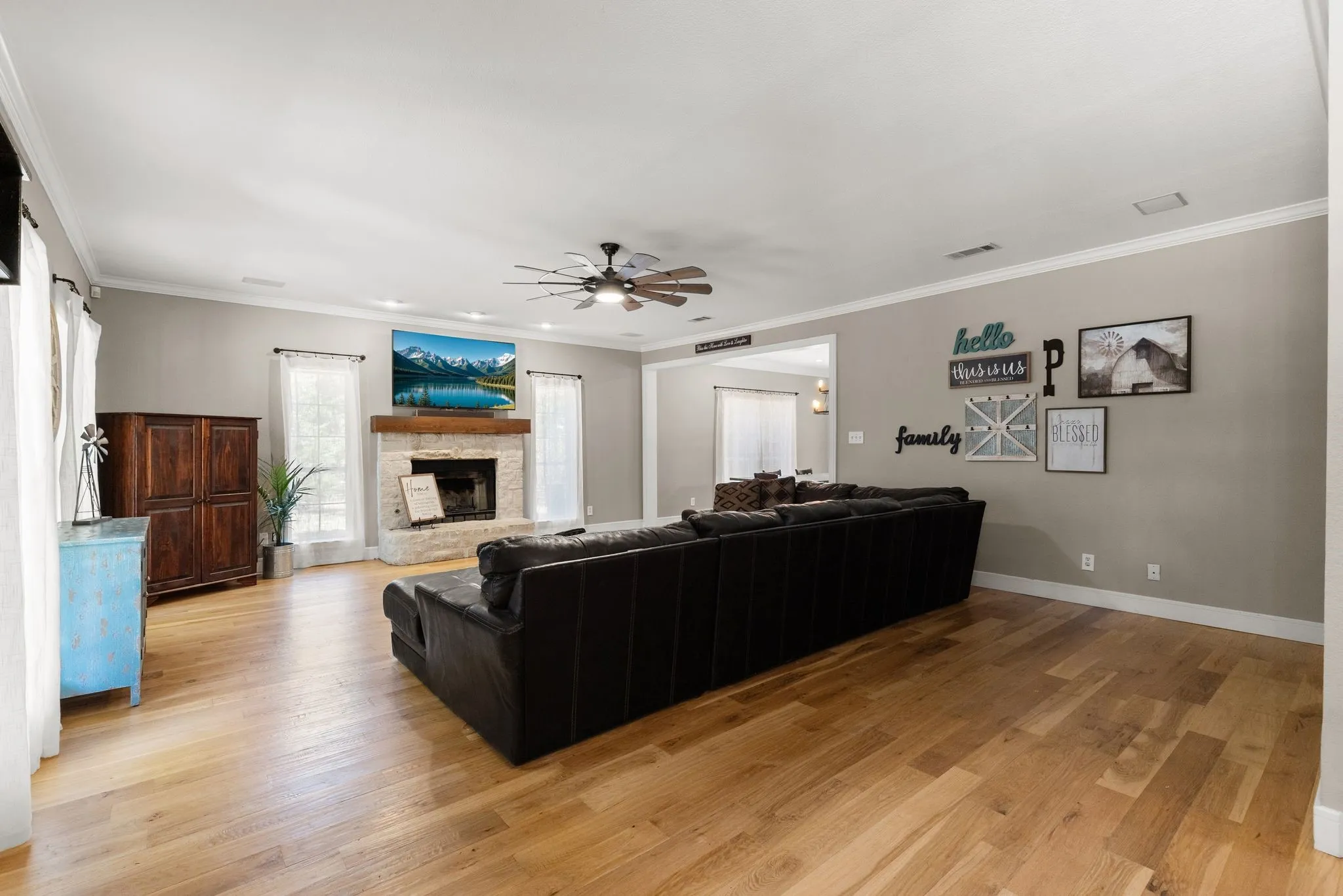Single Family Residence For Sale in Hunt County , 10401 Holly Creek Road, Terrell, Texas 75160, 5 Bedroom, 4 Bathroom, Garage spaces, 3,576 Sqft, built in 2000, mls#21363936, Real Estate Agent in Terrell, Homes For Sale in Hunt county, Homes For Sale in Terrell, Realtor in Terrell Texas, Real Estate Brokerage Independent Realty Texas, Luminita Cordes Realtor