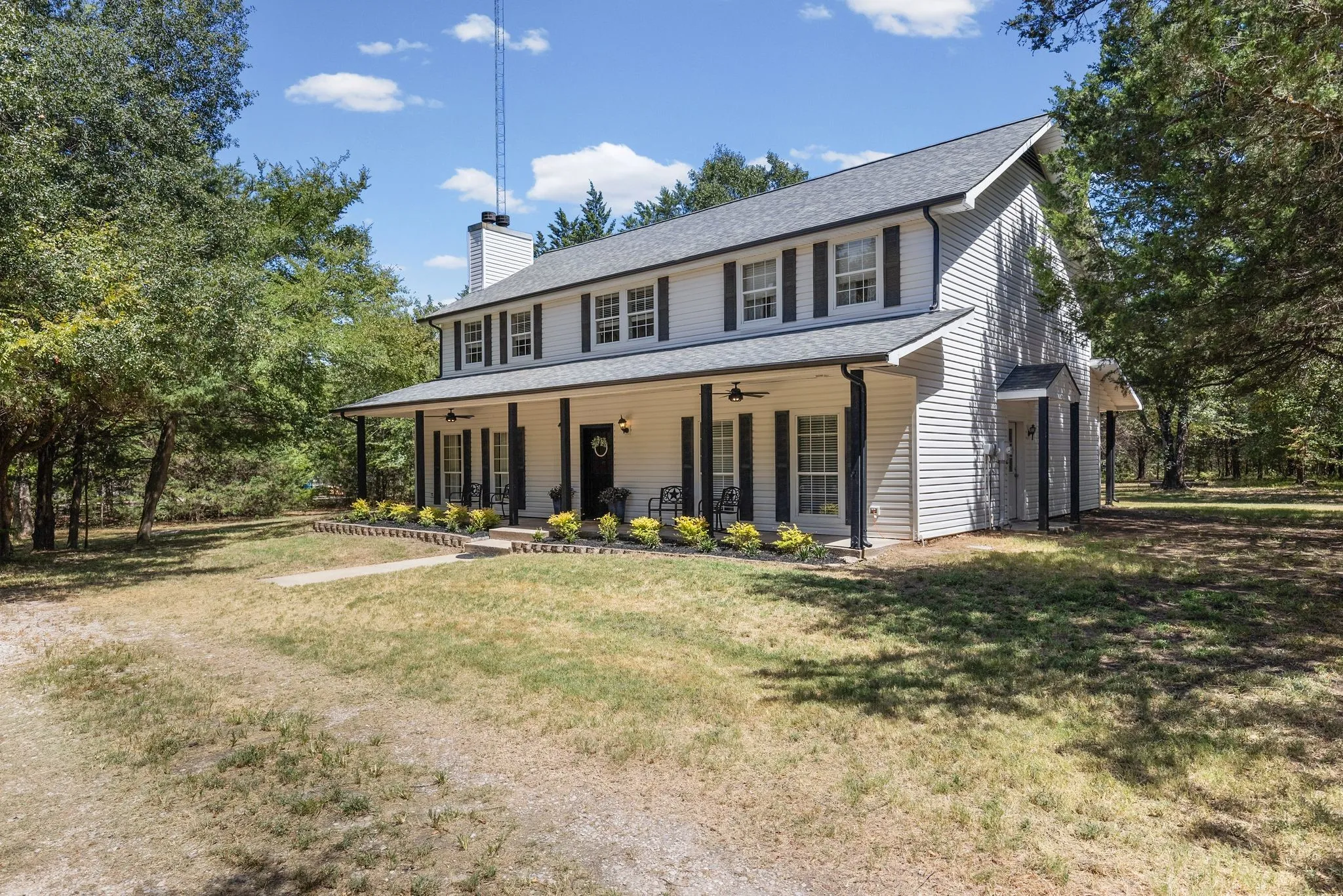 Single Family Residence For Sale in Hunt County , 10401 Holly Creek Road, Terrell, Texas 75160, 5 Bedroom, 4 Bathroom, Garage spaces, 3,576 Sqft, built in 2000, mls#21363936, Real Estate Agent in Terrell, Homes For Sale in Hunt county, Homes For Sale in Terrell, Realtor in Terrell Texas, Real Estate Brokerage Independent Realty Texas, Luminita Cordes Realtor