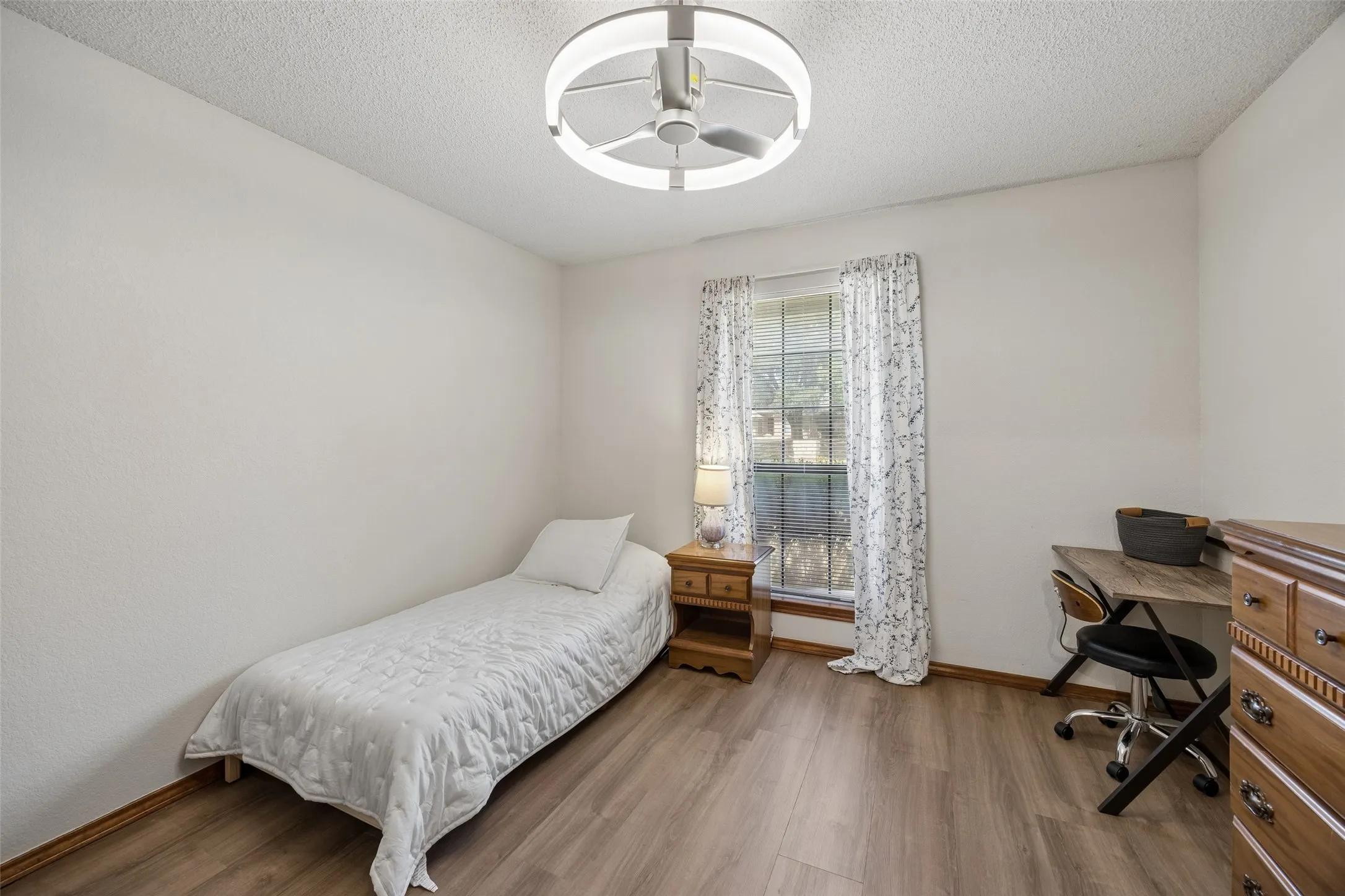 Single Family Residence For Sale in Tarrant County , 902 Briarcliff Court, Arlington, Texas 76012, 3 Bedroom, 2 Bathroom, 2 Garage spaces, 2,023 Sqft, built in 1984, mls#21364879, Real Estate Agent in Arlington, Homes For Sale in Tarrant county, Homes For Sale in Arlington, Realtor in Arlington Texas, Real Estate Brokerage Independent Realty Texas, Luminita Cordes Realtor