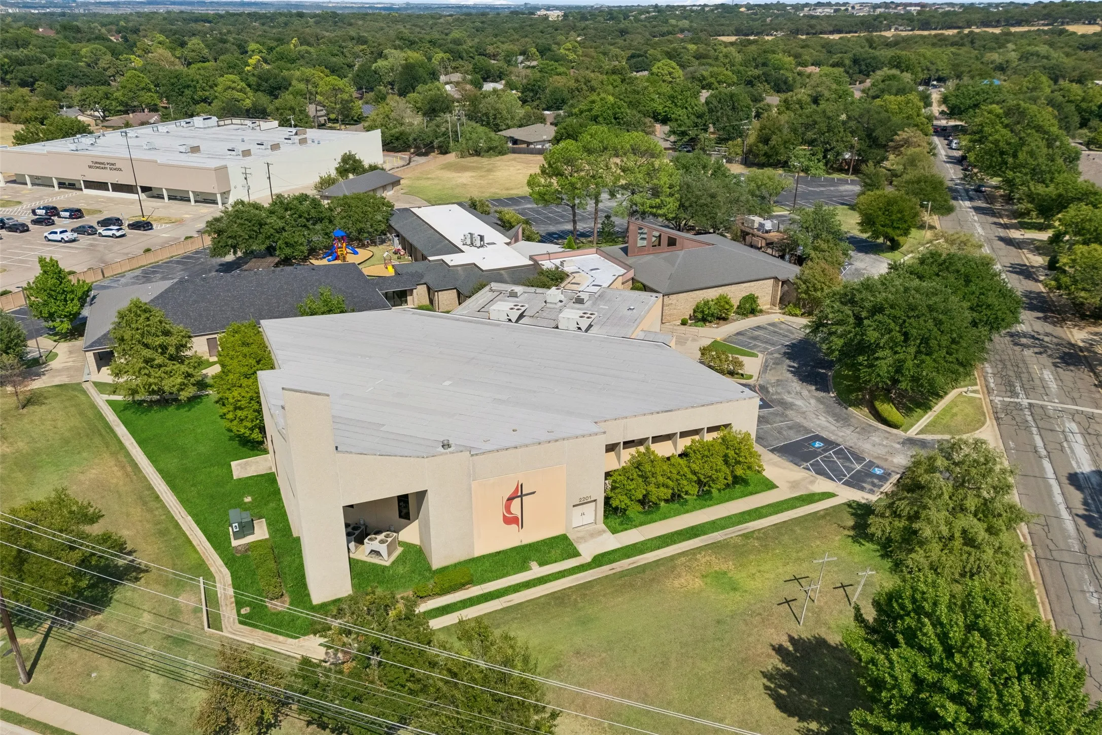 Single Family Residence For Sale in Tarrant County , 902 Briarcliff Court, Arlington, Texas 76012, 3 Bedroom, 2 Bathroom, 2 Garage spaces, 2,023 Sqft, built in 1984, mls#21364879, Real Estate Agent in Arlington, Homes For Sale in Tarrant county, Homes For Sale in Arlington, Realtor in Arlington Texas, Real Estate Brokerage Independent Realty Texas, Luminita Cordes Realtor