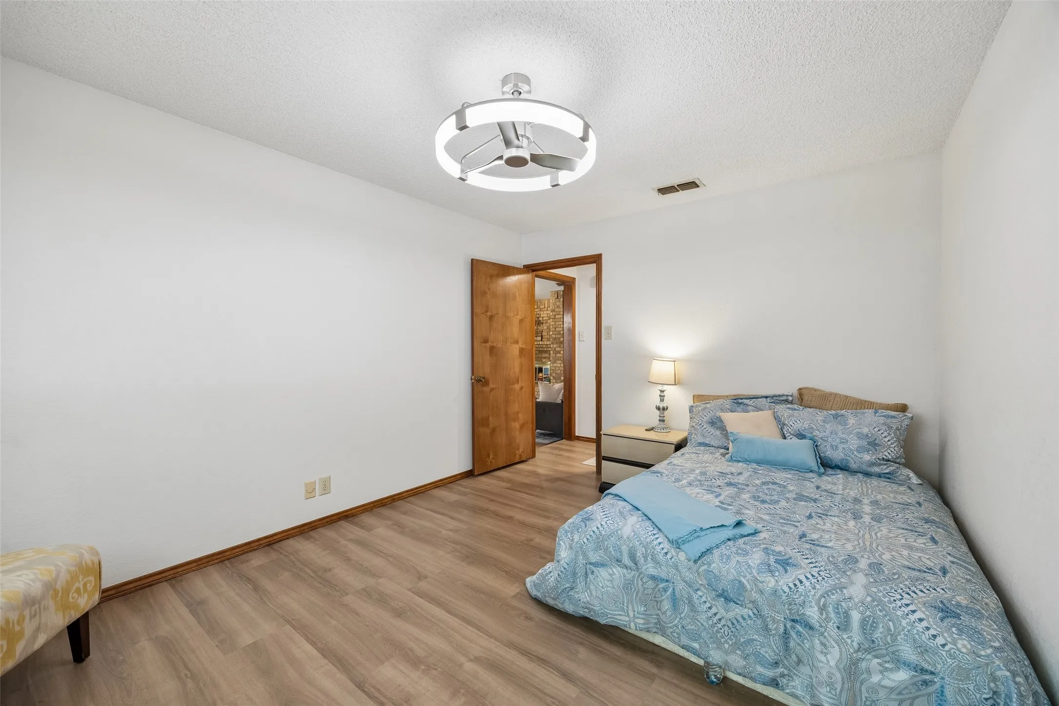 Single Family Residence For Sale in Tarrant County , 902 Briarcliff Court, Arlington, Texas 76012, 3 Bedroom, 2 Bathroom, 2 Garage spaces, 2,023 Sqft, built in 1984, mls#21364879, Real Estate Agent in Arlington, Homes For Sale in Tarrant county, Homes For Sale in Arlington, Realtor in Arlington Texas, Real Estate Brokerage Independent Realty Texas, Luminita Cordes Realtor