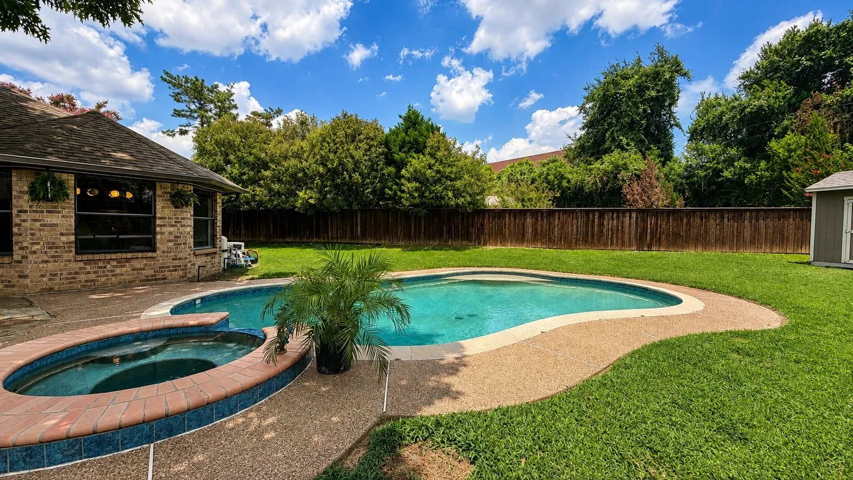 Single Family Residence For Sale in Tarrant County , 902 Briarcliff Court, Arlington, Texas 76012, 3 Bedroom, 2 Bathroom, 2 Garage spaces, 2,023 Sqft, built in 1984, mls#21364879, Real Estate Agent in Arlington, Homes For Sale in Tarrant county, Homes For Sale in Arlington, Realtor in Arlington Texas, Real Estate Brokerage Independent Realty Texas, Luminita Cordes Realtor