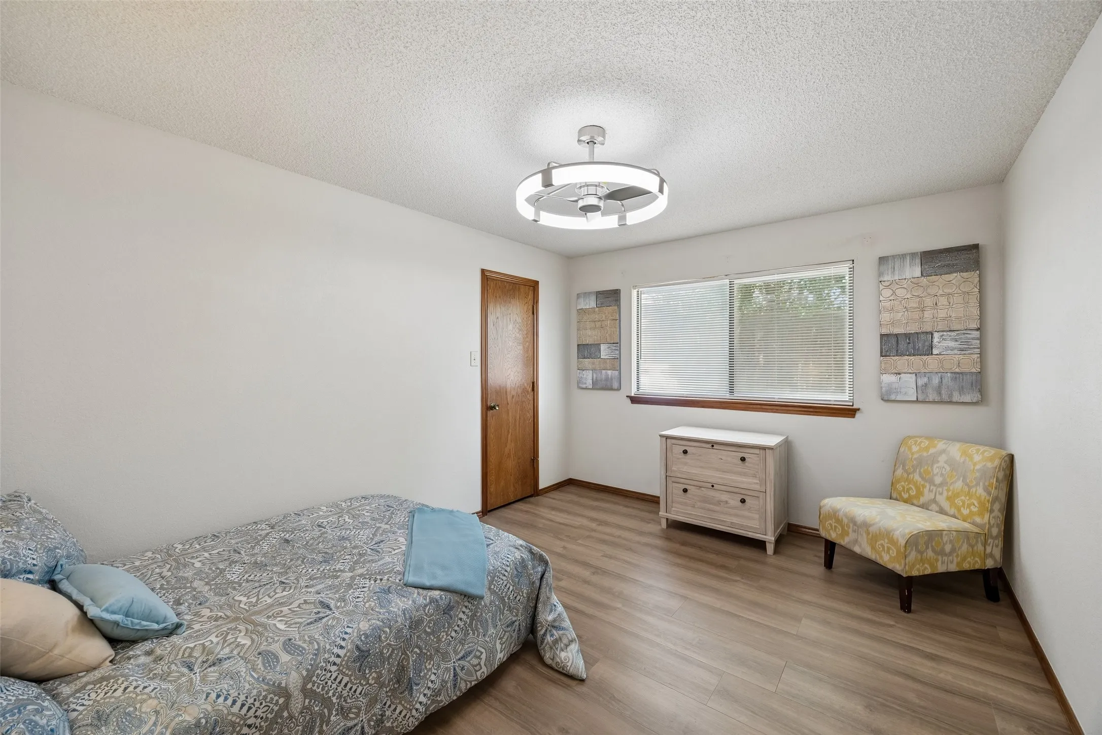 Single Family Residence For Sale in Tarrant County , 902 Briarcliff Court, Arlington, Texas 76012, 3 Bedroom, 2 Bathroom, 2 Garage spaces, 2,023 Sqft, built in 1984, mls#21364879, Real Estate Agent in Arlington, Homes For Sale in Tarrant county, Homes For Sale in Arlington, Realtor in Arlington Texas, Real Estate Brokerage Independent Realty Texas, Luminita Cordes Realtor