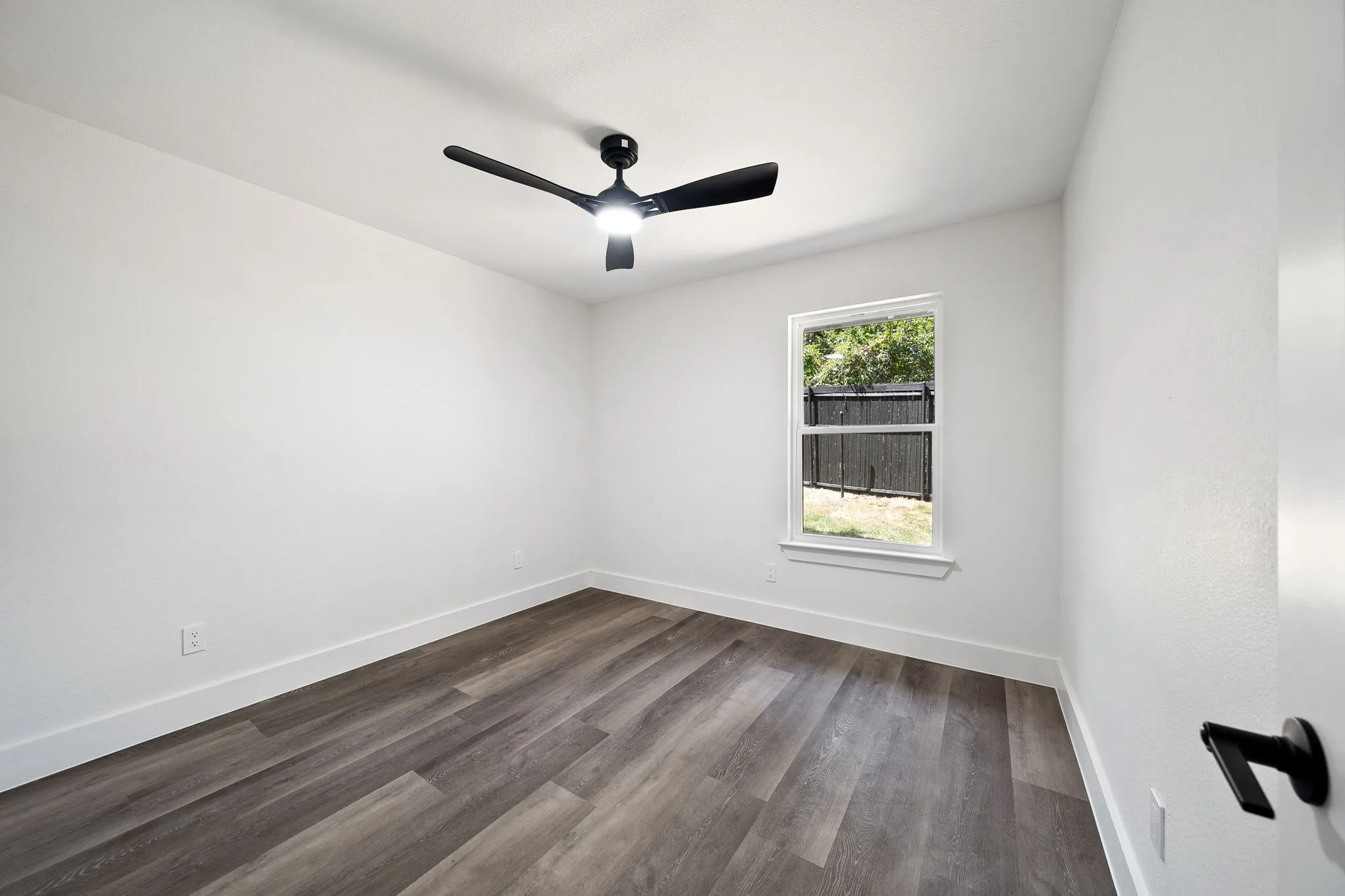 Single Family Residence For Sale in Tarrant County , 1309 Shady Hollow, Euless, Texas 76039, 4 Bedroom, 3 Bathroom, 1 Garage spaces, 2,132 Sqft, built in 1972, mls#21364345, Real Estate Agent in Euless, Homes For Sale in Tarrant county, Homes For Sale in Euless, Realtor in Euless Texas, Real Estate Brokerage Independent Realty Texas, Luminita Cordes Realtor