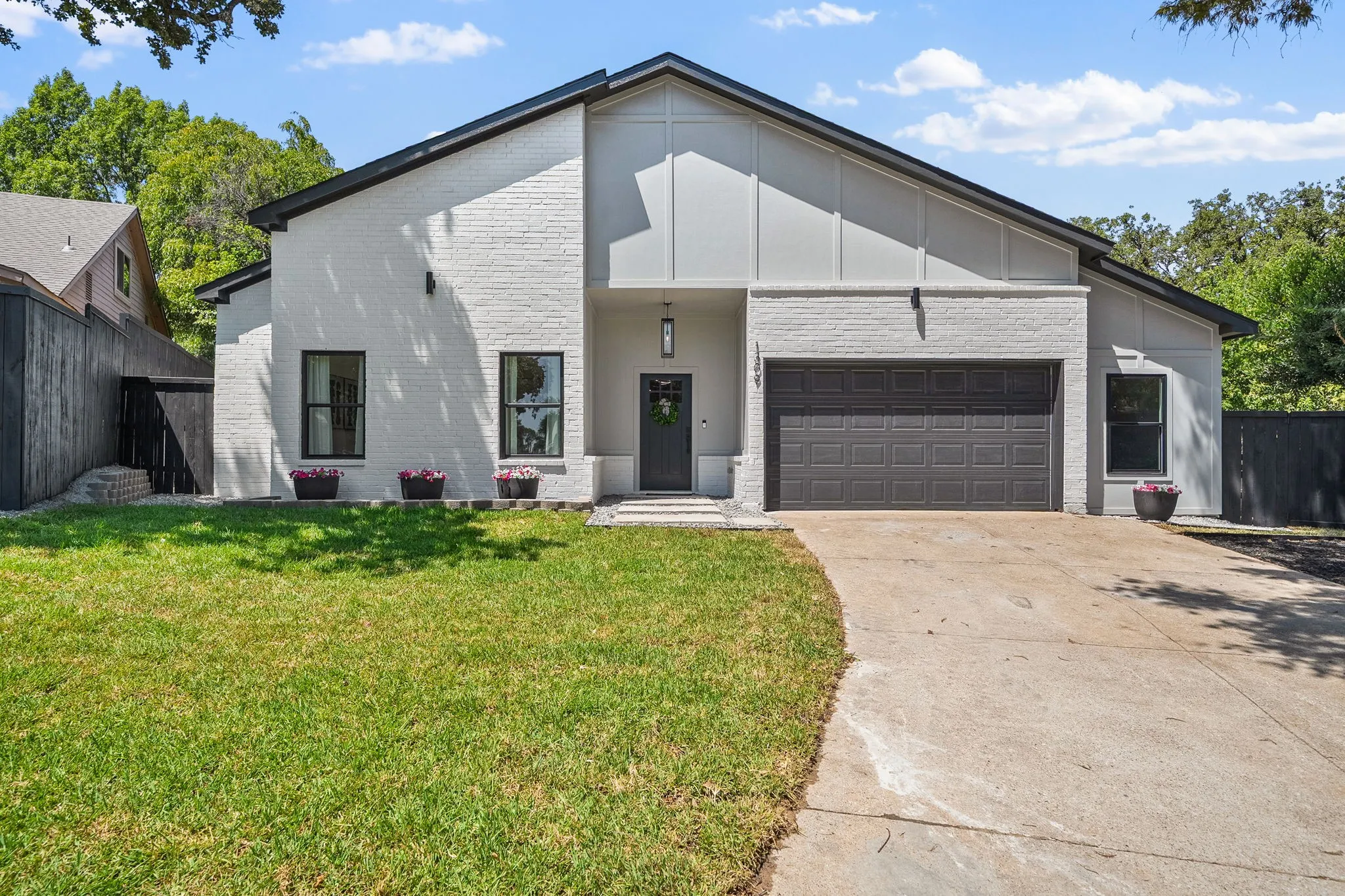 Single Family Residence For Sale in Tarrant County , 1309 Shady Hollow, Euless, Texas 76039, 4 Bedroom, 3 Bathroom, 1 Garage spaces, 2,132 Sqft, built in 1972, mls#21364345, Real Estate Agent in Euless, Homes For Sale in Tarrant county, Homes For Sale in Euless, Realtor in Euless Texas, Real Estate Brokerage Independent Realty Texas, Luminita Cordes Realtor