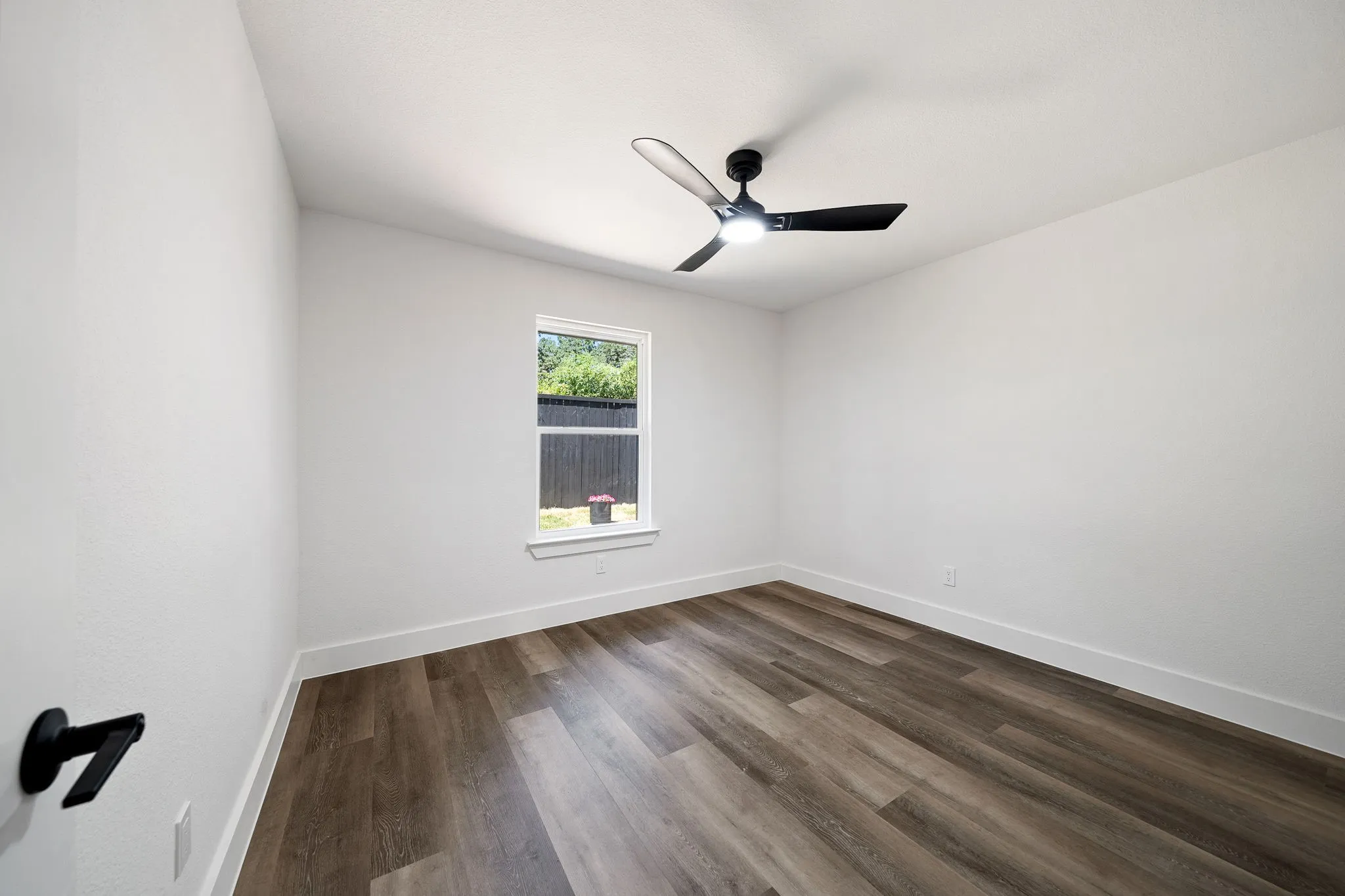 Single Family Residence For Sale in Tarrant County , 1309 Shady Hollow, Euless, Texas 76039, 4 Bedroom, 3 Bathroom, 1 Garage spaces, 2,132 Sqft, built in 1972, mls#21364345, Real Estate Agent in Euless, Homes For Sale in Tarrant county, Homes For Sale in Euless, Realtor in Euless Texas, Real Estate Brokerage Independent Realty Texas, Luminita Cordes Realtor