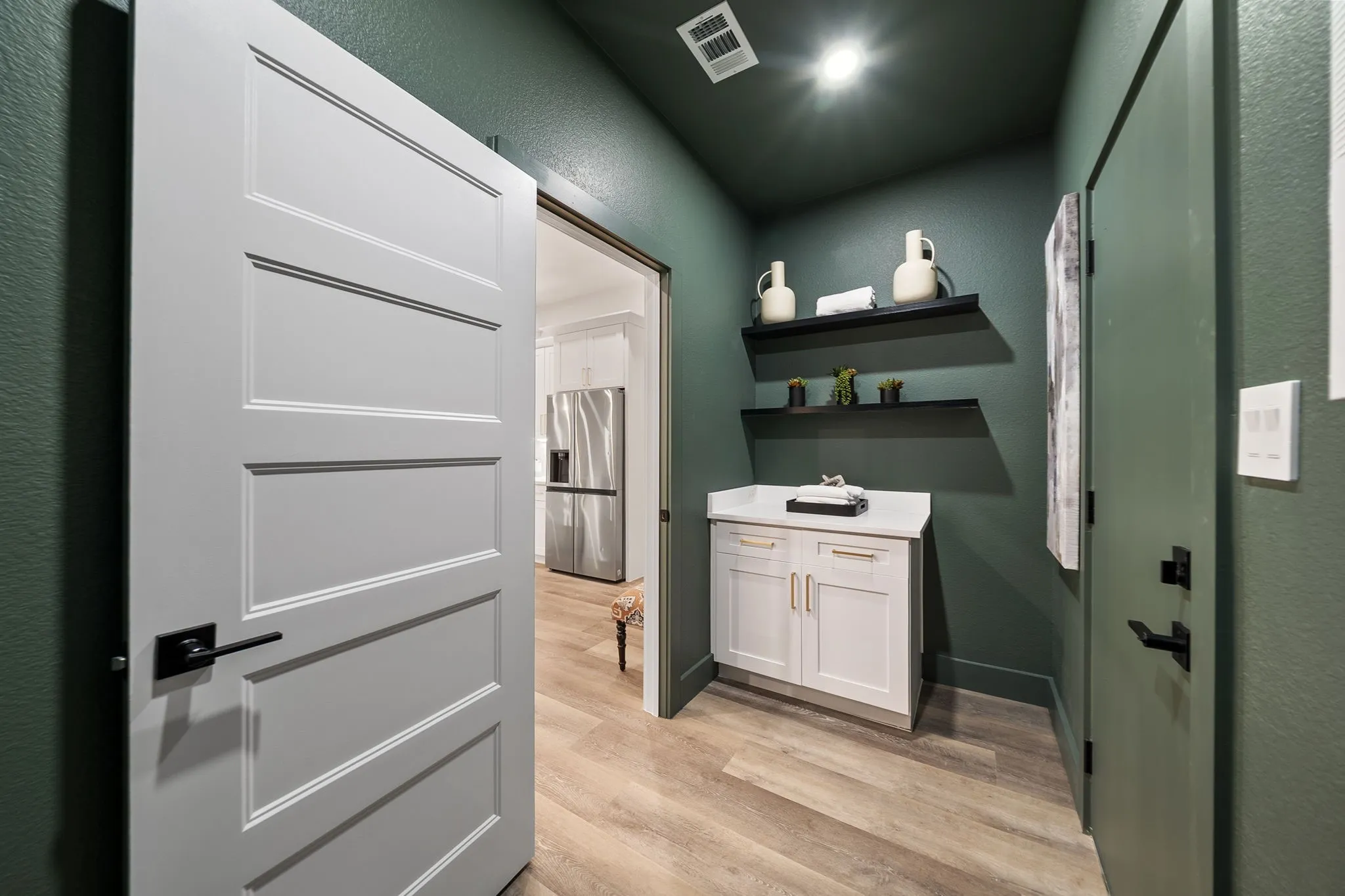 Single Family Residence For Sale in Tarrant County , 1309 Shady Hollow, Euless, Texas 76039, 4 Bedroom, 3 Bathroom, 1 Garage spaces, 2,132 Sqft, built in 1972, mls#21364345, Real Estate Agent in Euless, Homes For Sale in Tarrant county, Homes For Sale in Euless, Realtor in Euless Texas, Real Estate Brokerage Independent Realty Texas, Luminita Cordes Realtor