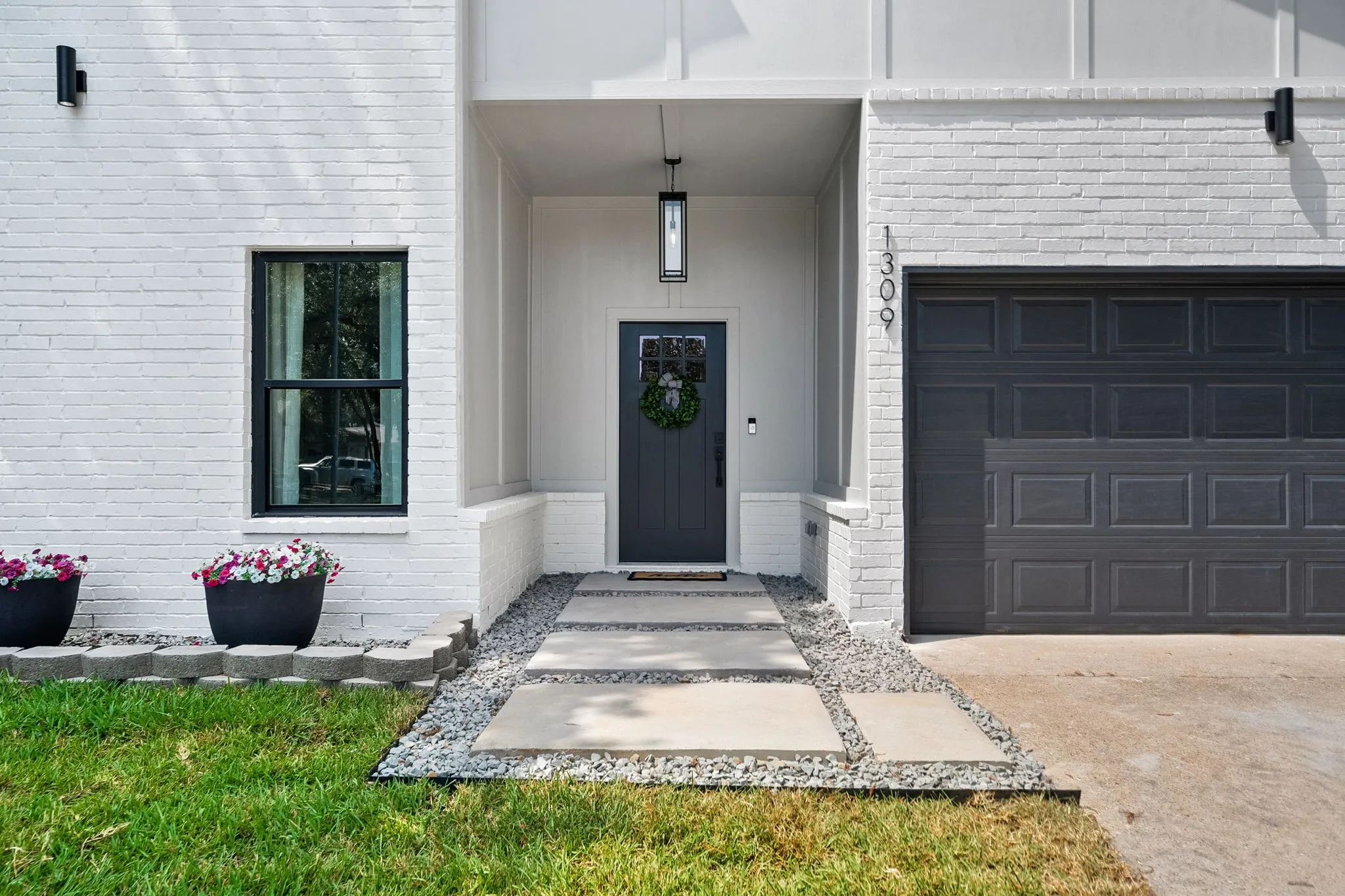 Single Family Residence For Sale in Tarrant County , 1309 Shady Hollow, Euless, Texas 76039, 4 Bedroom, 3 Bathroom, 1 Garage spaces, 2,132 Sqft, built in 1972, mls#21364345, Real Estate Agent in Euless, Homes For Sale in Tarrant county, Homes For Sale in Euless, Realtor in Euless Texas, Real Estate Brokerage Independent Realty Texas, Luminita Cordes Realtor