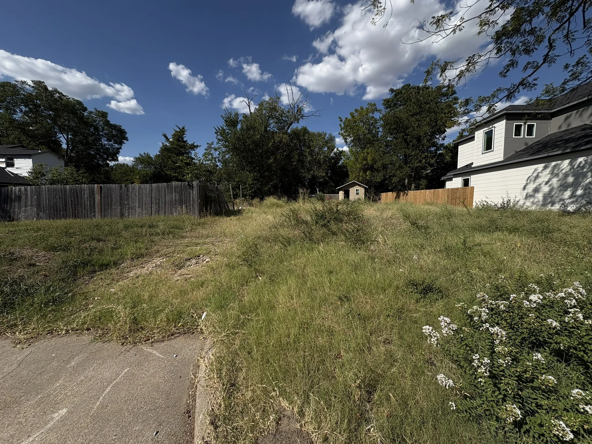 Improved Land For Sale in Ellis County , 713 E Jefferson Street, Waxahachie, Texas 75165, 0, 0, Garage spaces, 0 Sqft, built in 1916, Price $75,000, mls#21364883, Real Estate Agent in Waxahachie, Homes For Sale in Ellis county, Homes For Sale in Waxahachie, Realtor in Waxahachie Texas, Real Estate Brokerage Independent Realty Texas, Luminita Cordes Realtor
