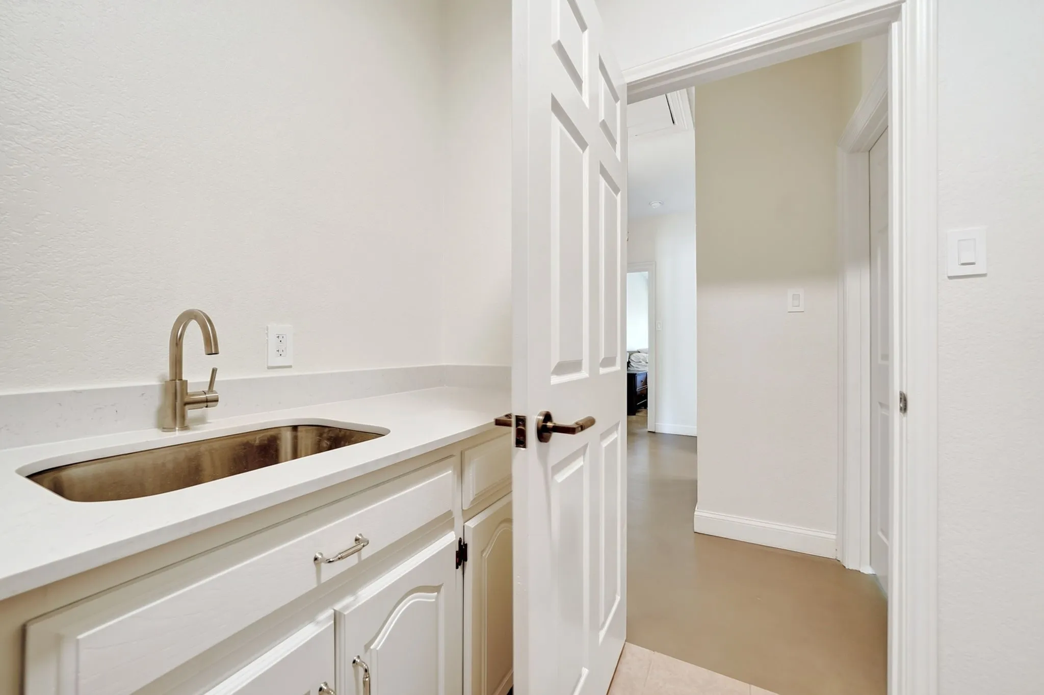 Single Family Residence For Sale in Dallas County , 10101 Bridgegate Lane, Dallas, Texas 75243, 4 Bedroom, 3 Bathroom, 3 Garage spaces, 3,125 Sqft, built in 1985, mls#21343099, Real Estate Agent in Dallas, Homes For Sale in Dallas county, Homes For Sale in Dallas, Realtor in Dallas Texas, Real Estate Brokerage Independent Realty Texas, Luminita Cordes Realtor