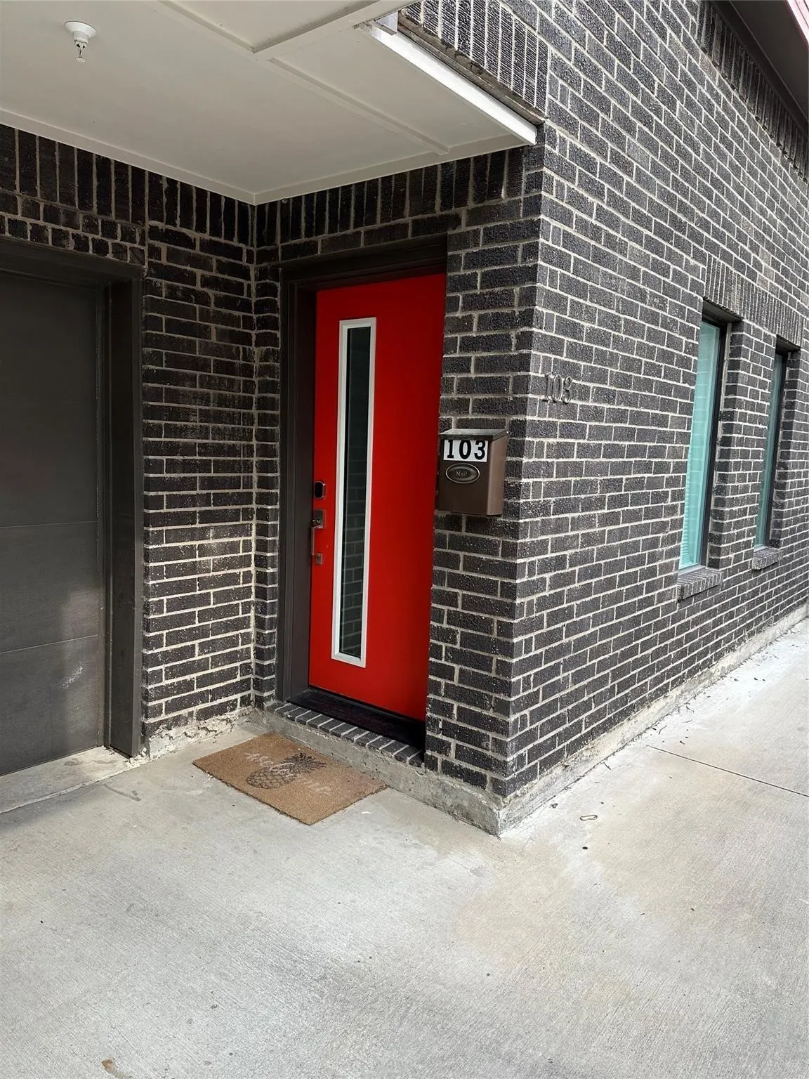 Townhouse For Rent in Dallas County , 708 W 9th Street 103, Dallas, Texas 75208, 3 Bedroom, 4 Bathroom, 2 Garage spaces, 2,326 Sqft, built in 2021, mls#21364887, Real Estate Agent in Dallas, Homes For Rent in Dallas county, Homes For Rent in Dallas, Realtor in Dallas Texas, Real Estate Brokerage Independent Realty Texas, Luminita Cordes Realtor