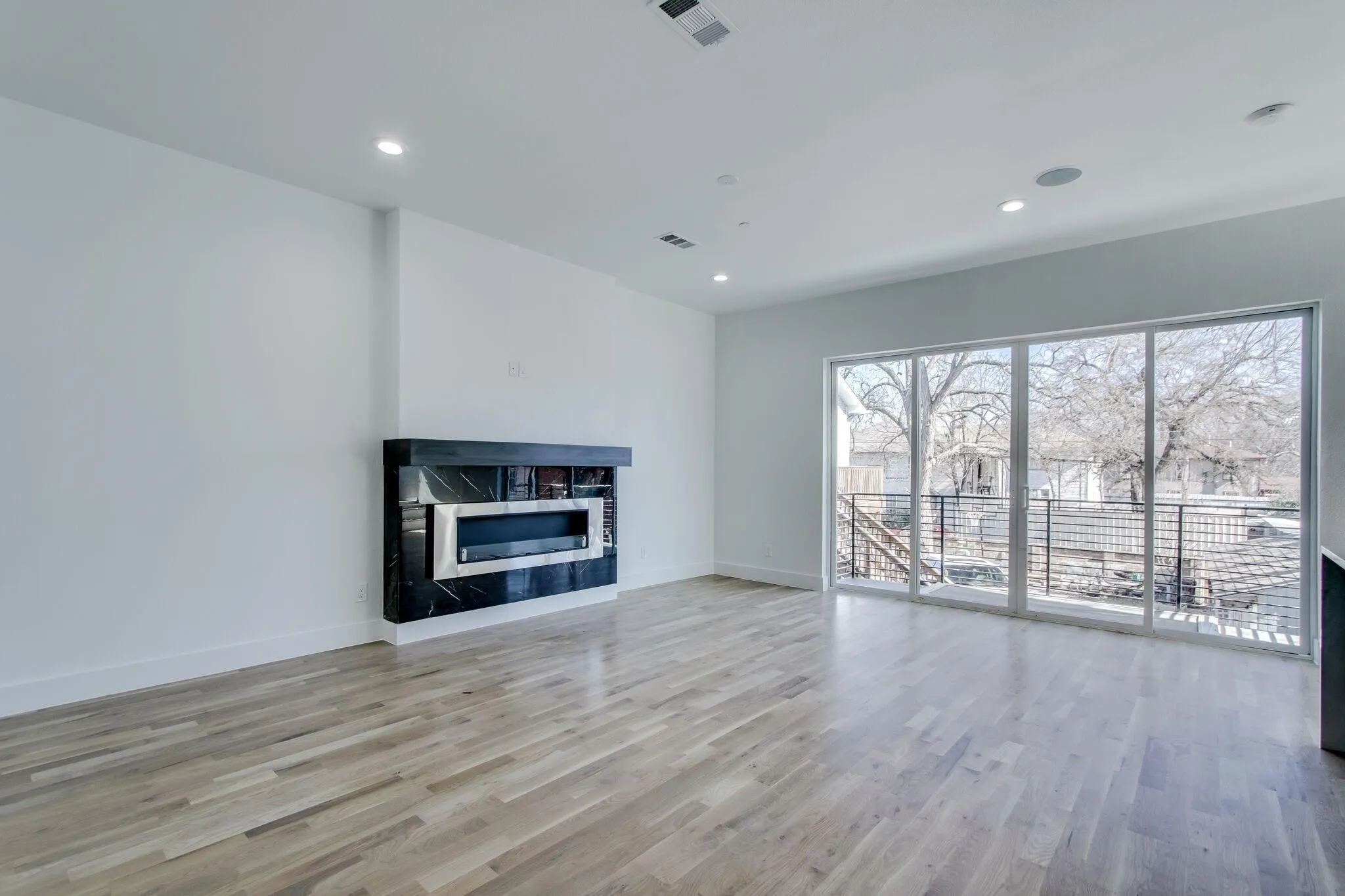 Townhouse For Rent in Dallas County , 708 W 9th Street 103, Dallas, Texas 75208, 3 Bedroom, 4 Bathroom, 2 Garage spaces, 2,326 Sqft, built in 2021, mls#21364887, Real Estate Agent in Dallas, Homes For Rent in Dallas county, Homes For Rent in Dallas, Realtor in Dallas Texas, Real Estate Brokerage Independent Realty Texas, Luminita Cordes Realtor