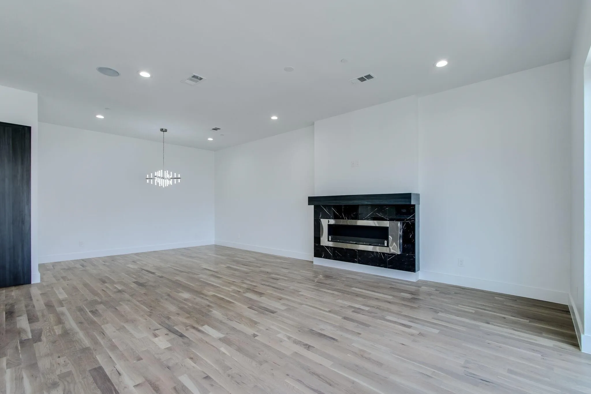 Townhouse For Rent in Dallas County , 708 W 9th Street 103, Dallas, Texas 75208, 3 Bedroom, 4 Bathroom, 2 Garage spaces, 2,326 Sqft, built in 2021, mls#21364887, Real Estate Agent in Dallas, Homes For Rent in Dallas county, Homes For Rent in Dallas, Realtor in Dallas Texas, Real Estate Brokerage Independent Realty Texas, Luminita Cordes Realtor
