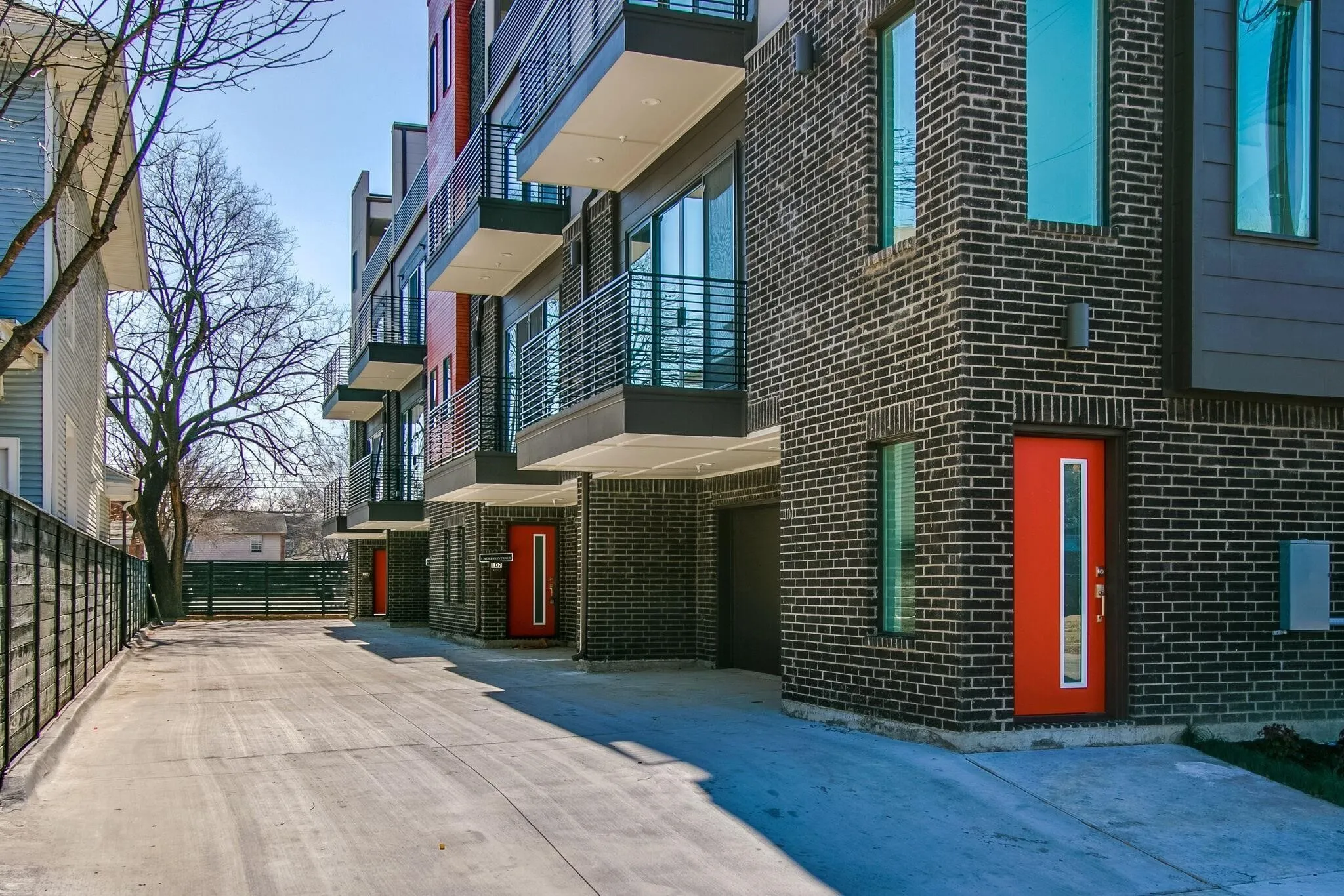 Townhouse For Rent in Dallas County , 708 W 9th Street 103, Dallas, Texas 75208, 3 Bedroom, 4 Bathroom, 2 Garage spaces, 2,326 Sqft, built in 2021, mls#21364887, Real Estate Agent in Dallas, Homes For Rent in Dallas county, Homes For Rent in Dallas, Realtor in Dallas Texas, Real Estate Brokerage Independent Realty Texas, Luminita Cordes Realtor