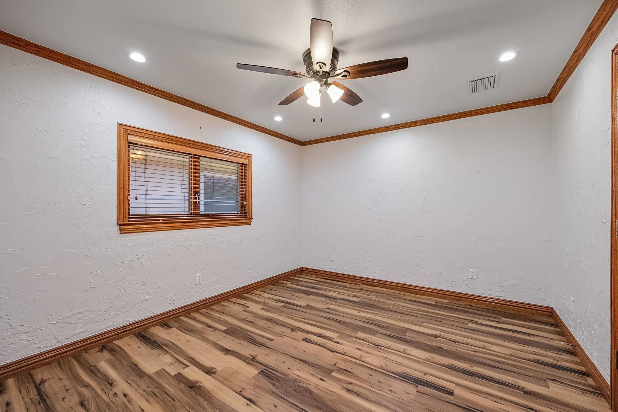 Single Family Residence For Sale in Rockwall County , 3605 Highpoint Drive, Rockwall, Texas 75087, 3 Bedroom, 2 Bathroom, 2 Garage spaces, 2,318 Sqft, built in 2001, mls#21363932, Real Estate Agent in Rockwall, Homes For Sale in Rockwall county, Homes For Sale in Rockwall, Realtor in Rockwall Texas, Real Estate Brokerage Independent Realty Texas, Luminita Cordes Realtor