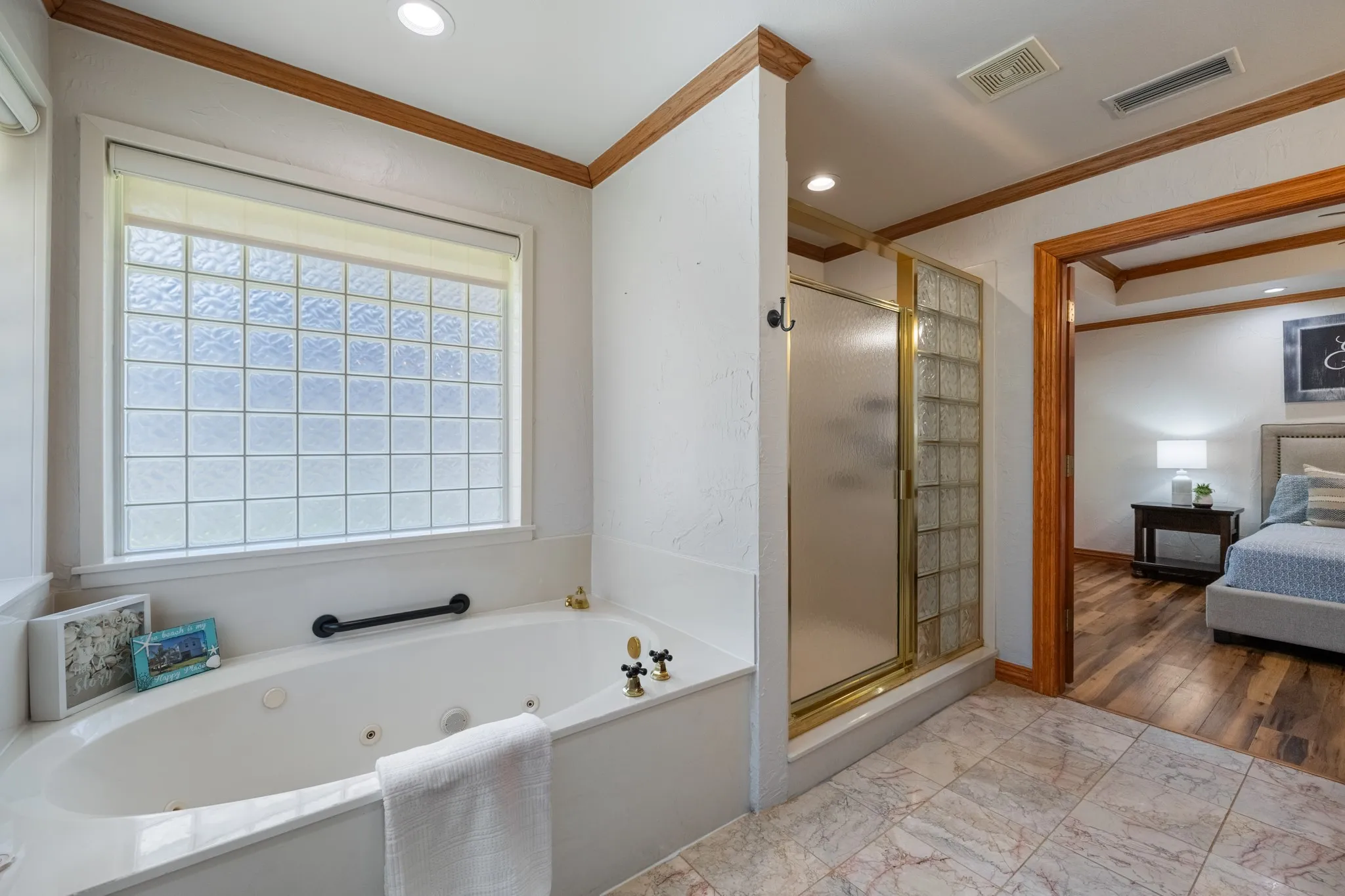 Single Family Residence For Sale in Rockwall County , 3605 Highpoint Drive, Rockwall, Texas 75087, 3 Bedroom, 2 Bathroom, 2 Garage spaces, 2,318 Sqft, built in 2001, mls#21363932, Real Estate Agent in Rockwall, Homes For Sale in Rockwall county, Homes For Sale in Rockwall, Realtor in Rockwall Texas, Real Estate Brokerage Independent Realty Texas, Luminita Cordes Realtor