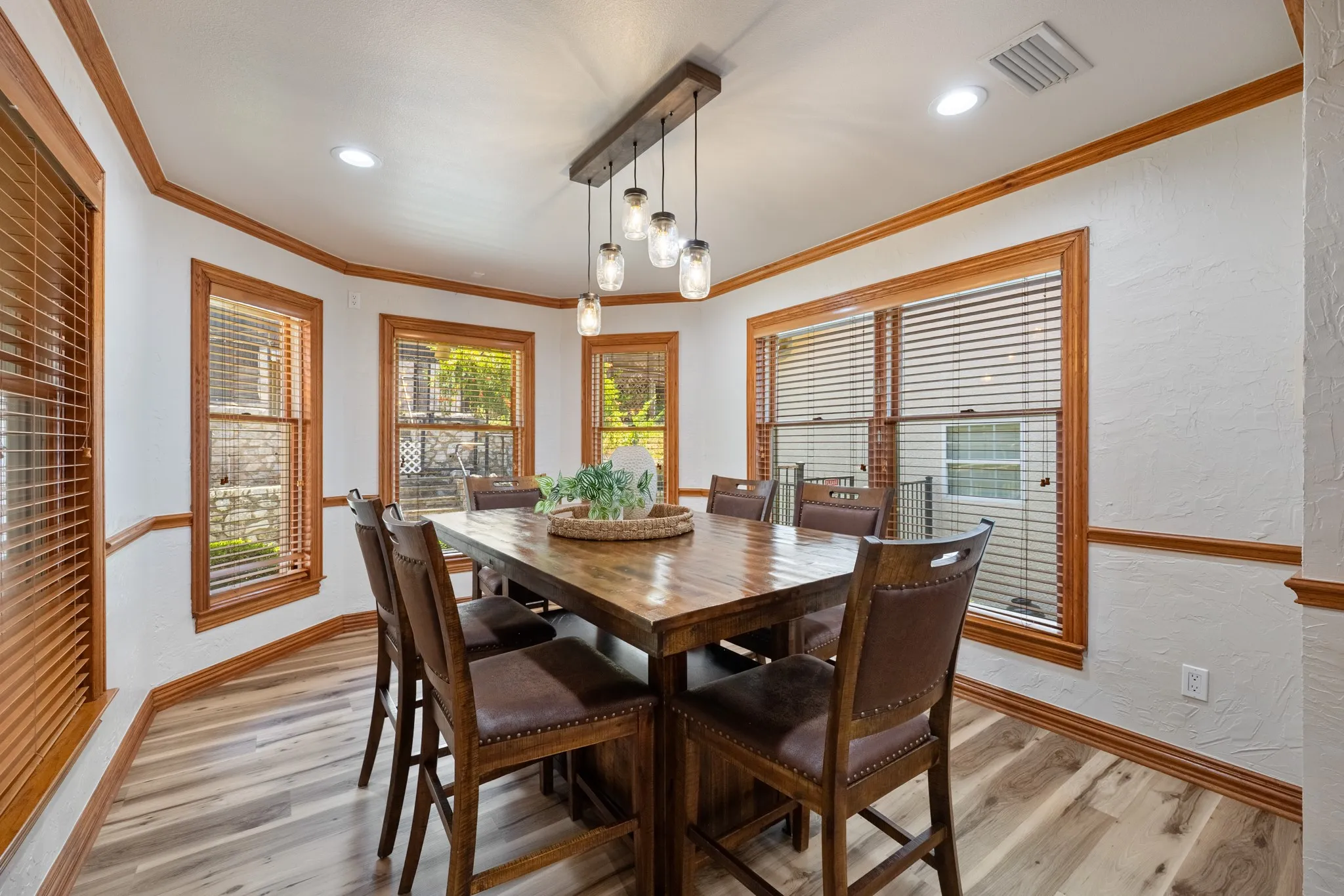 Single Family Residence For Sale in Rockwall County , 3605 Highpoint Drive, Rockwall, Texas 75087, 3 Bedroom, 2 Bathroom, 2 Garage spaces, 2,318 Sqft, built in 2001, mls#21363932, Real Estate Agent in Rockwall, Homes For Sale in Rockwall county, Homes For Sale in Rockwall, Realtor in Rockwall Texas, Real Estate Brokerage Independent Realty Texas, Luminita Cordes Realtor